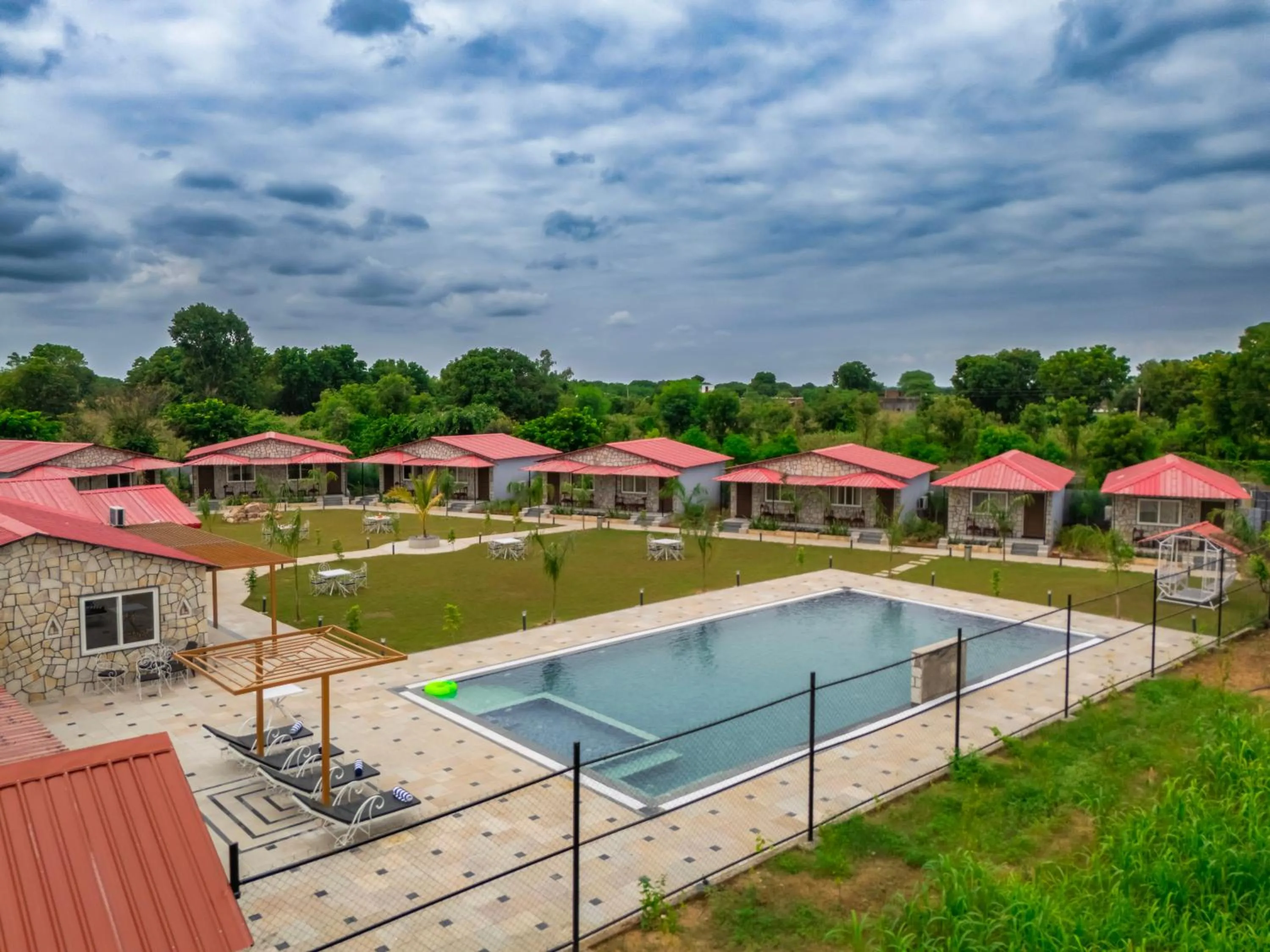 Swimming pool in Aashiyana Luxury Cottages