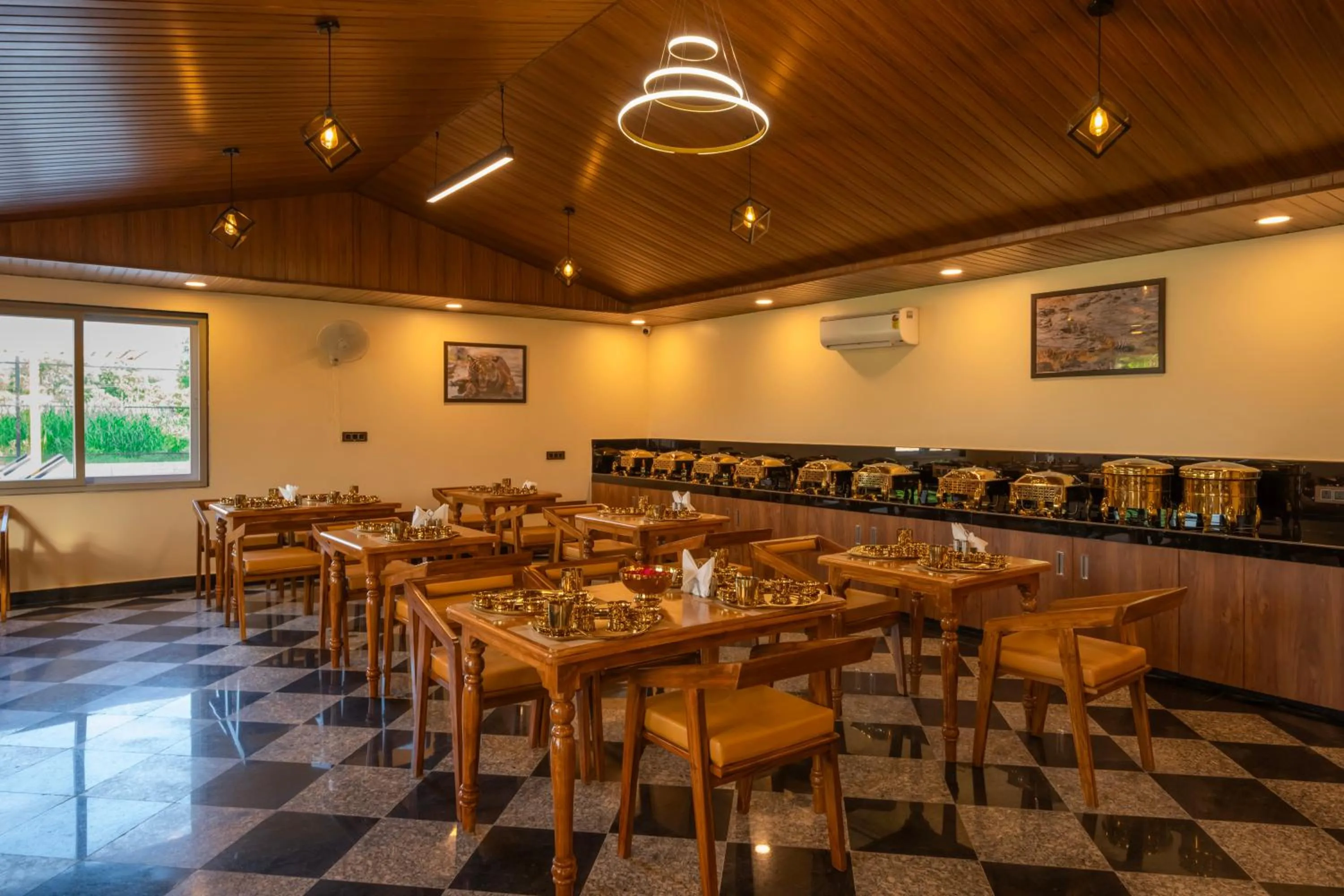 Restaurant/places to eat in Aashiyana Luxury Cottages