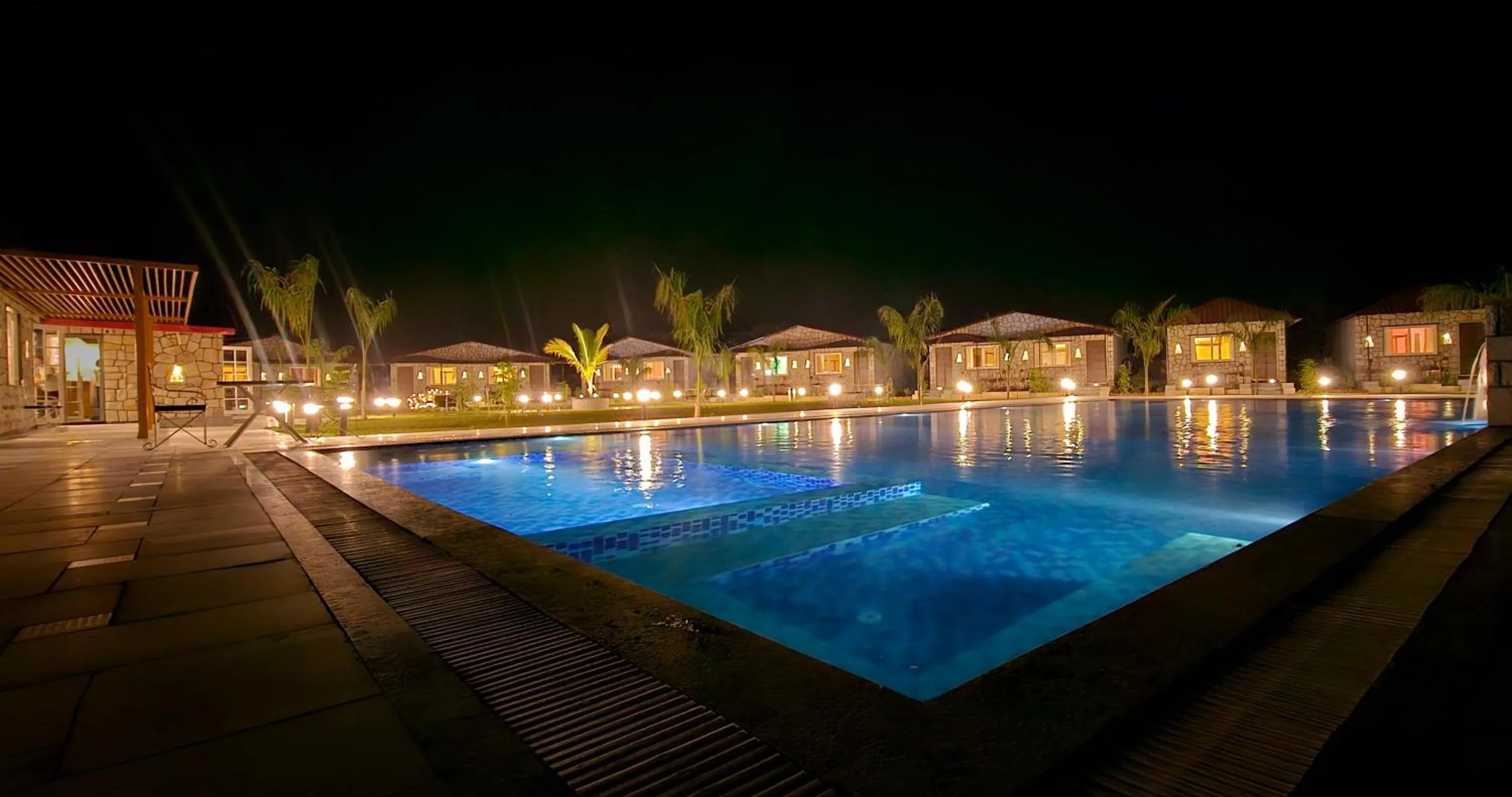Swimming pool in Aashiyana Luxury Cottages
