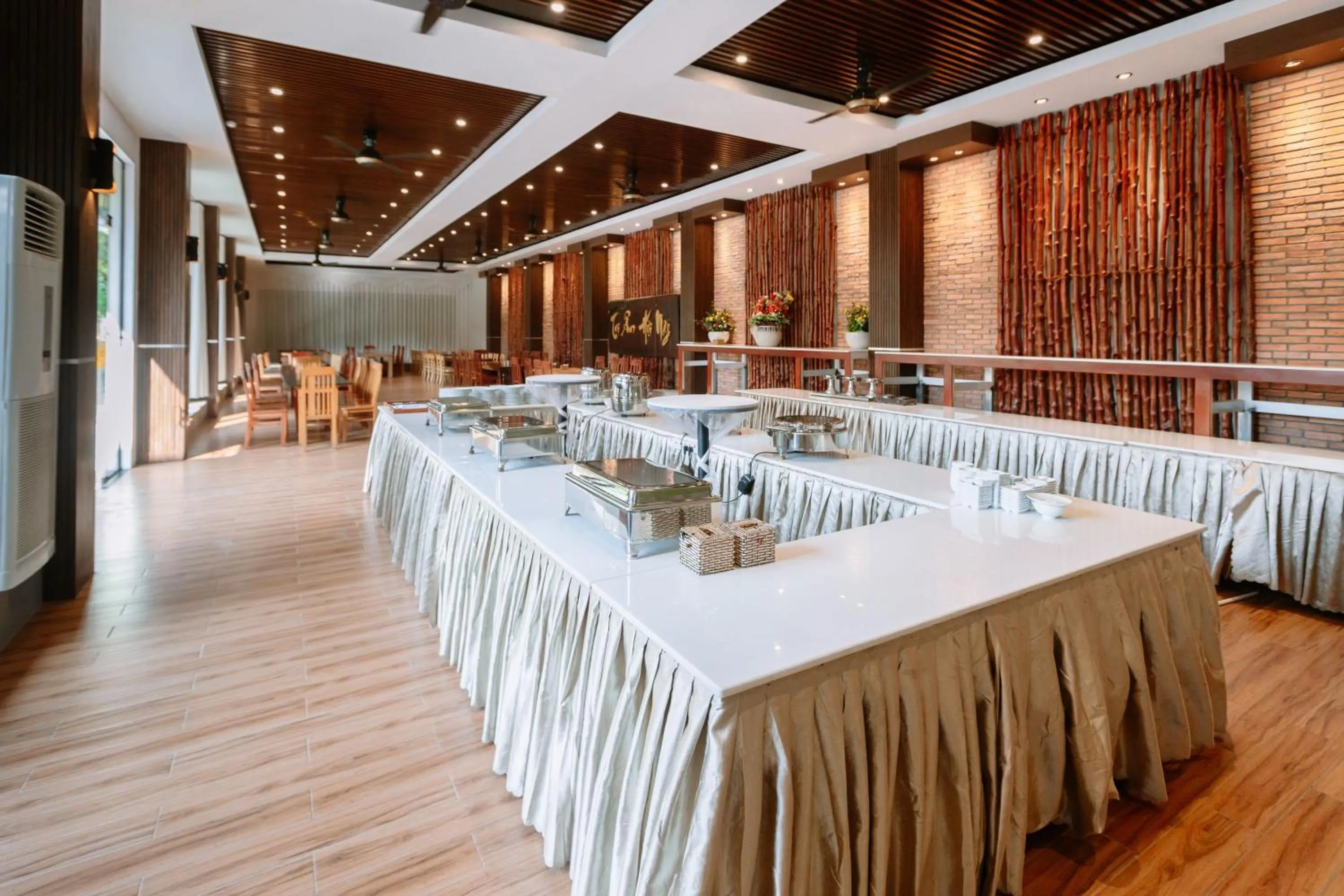 Restaurant/places to eat in Ha Tien Xua Hotel & Resort