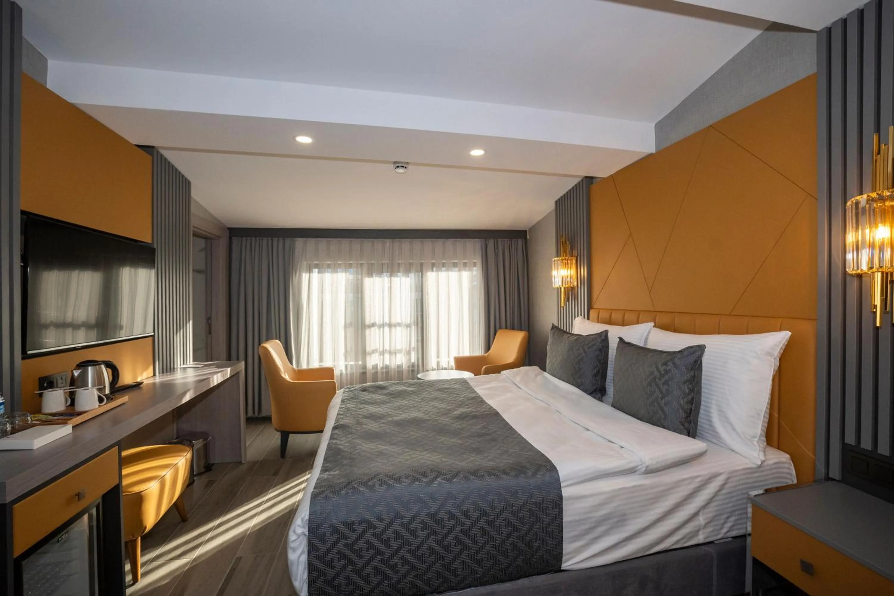 Photo of the whole room, Bed in Icon Hotel Bomonti