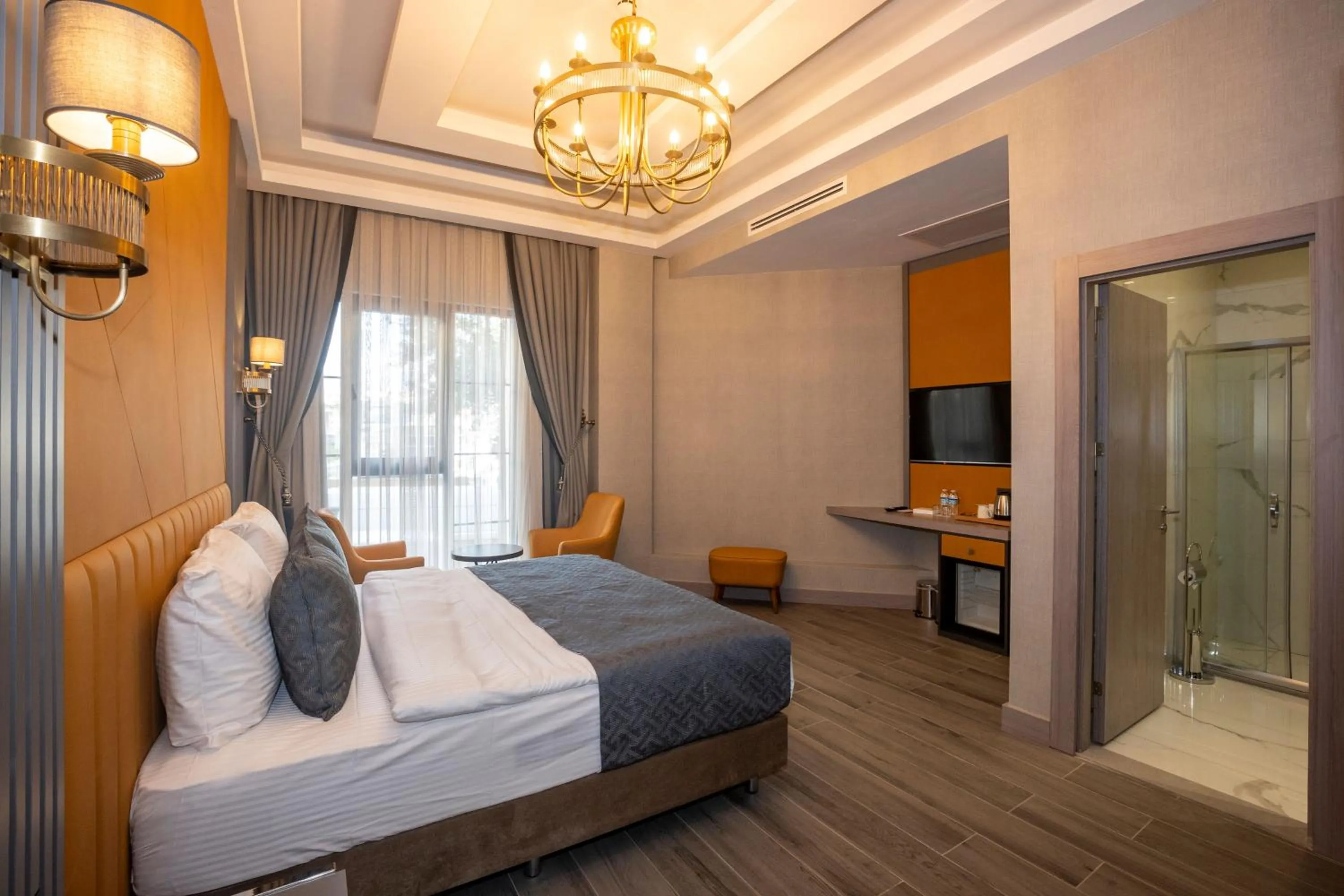 Photo of the whole room, Bed in Icon Hotel Bomonti