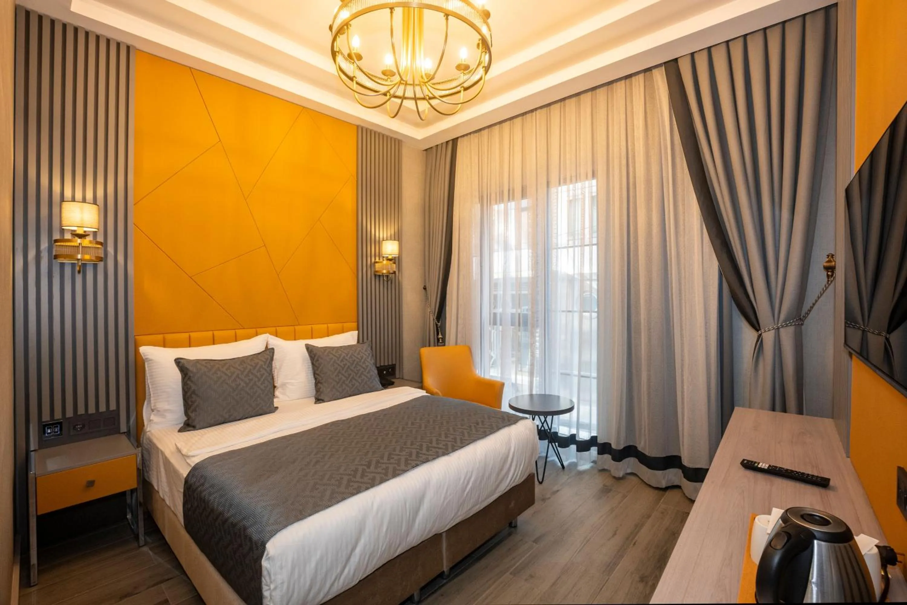 Coffee/tea facilities, Bed in Icon Hotel Bomonti