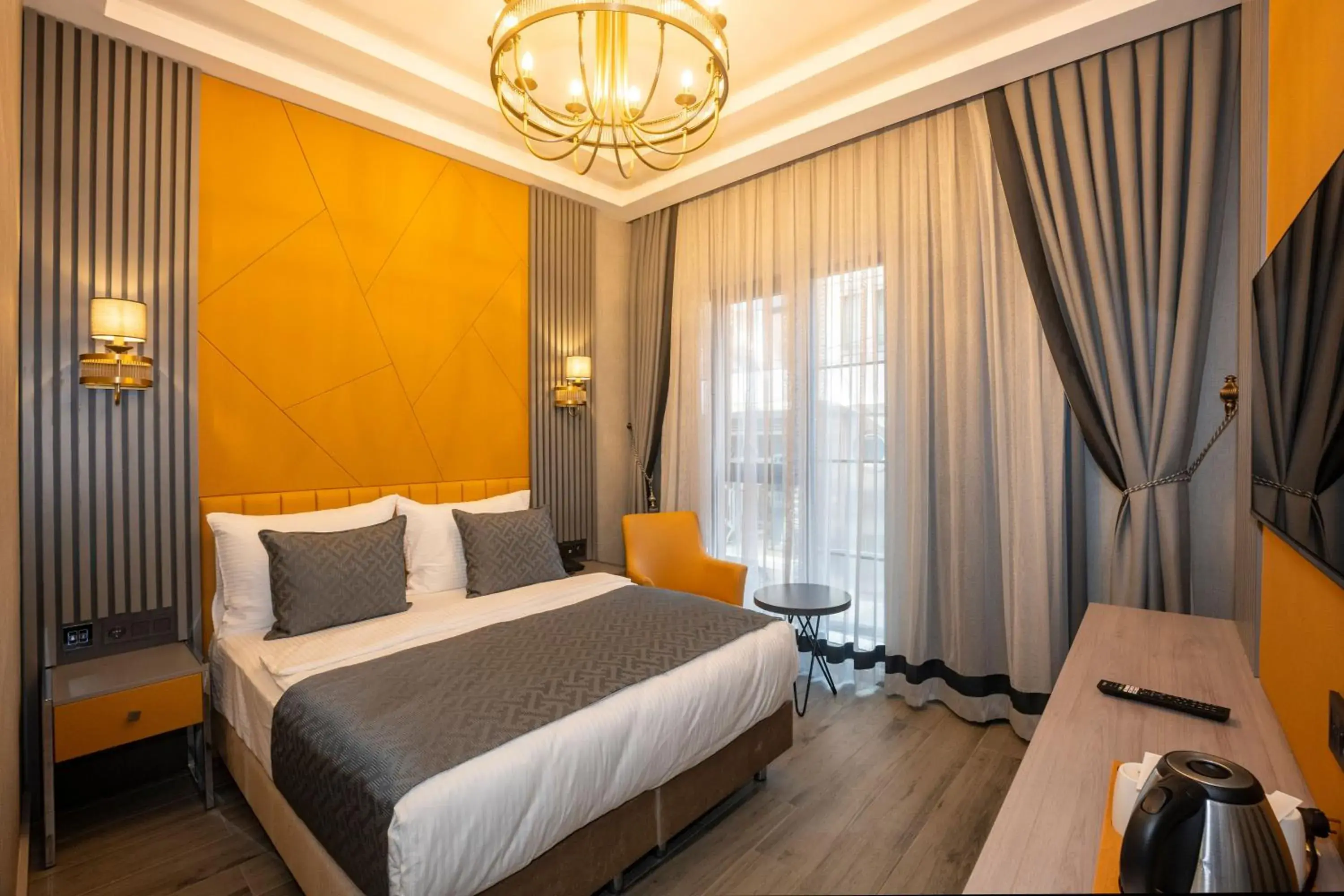 Coffee/tea facilities, Bed in Icon Hotel Bomonti Coffee/tea facilities, Bed in Icon Hotel Bomonti