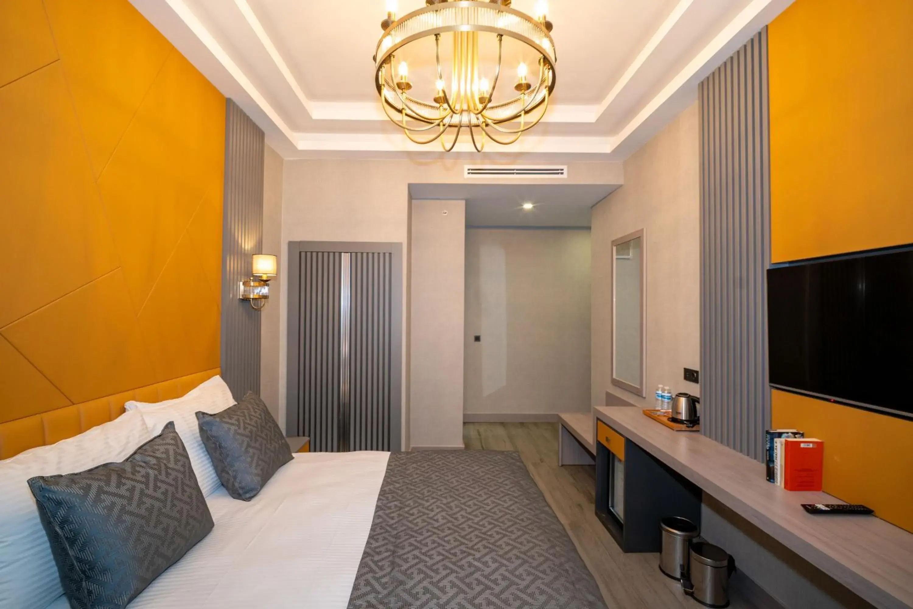 Coffee/tea facilities, Bed in Icon Hotel Bomonti Coffee/tea facilities, Bed in Icon Hotel Bomonti