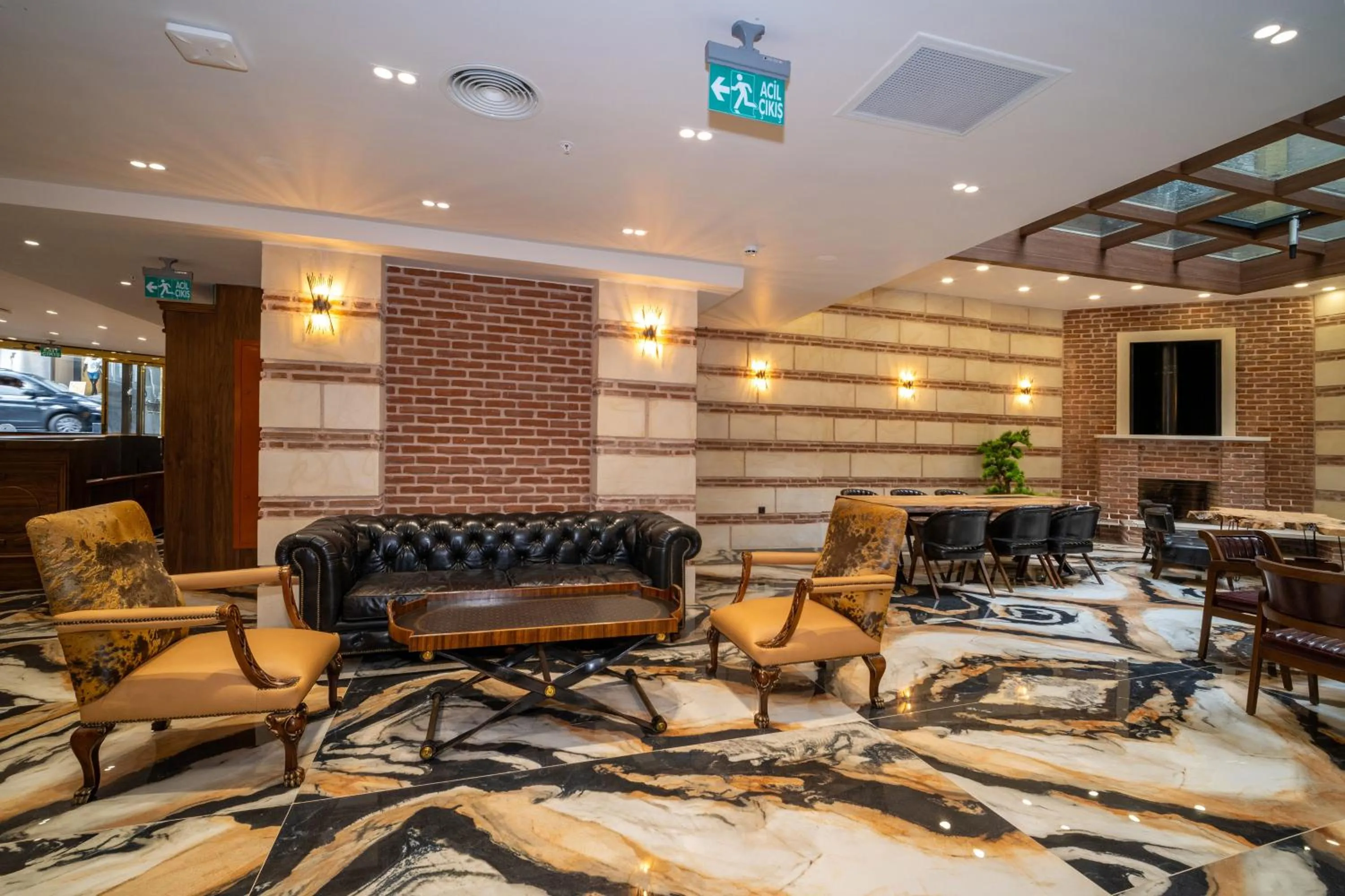 Lounge or bar in Icon Hotel Bomonti
