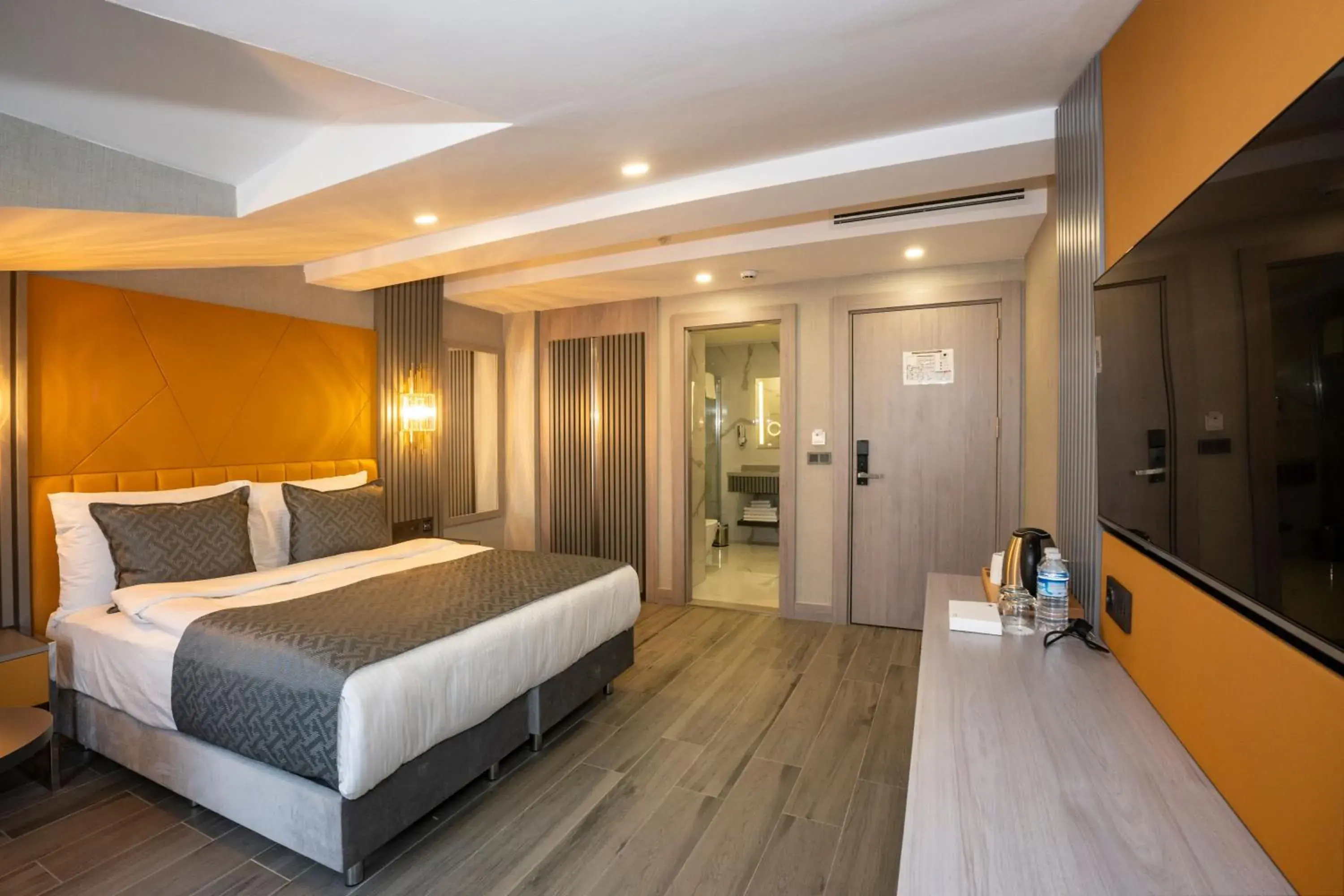 Coffee/tea facilities, Bed in Icon Hotel Bomonti Coffee/tea facilities, Bed in Icon Hotel Bomonti