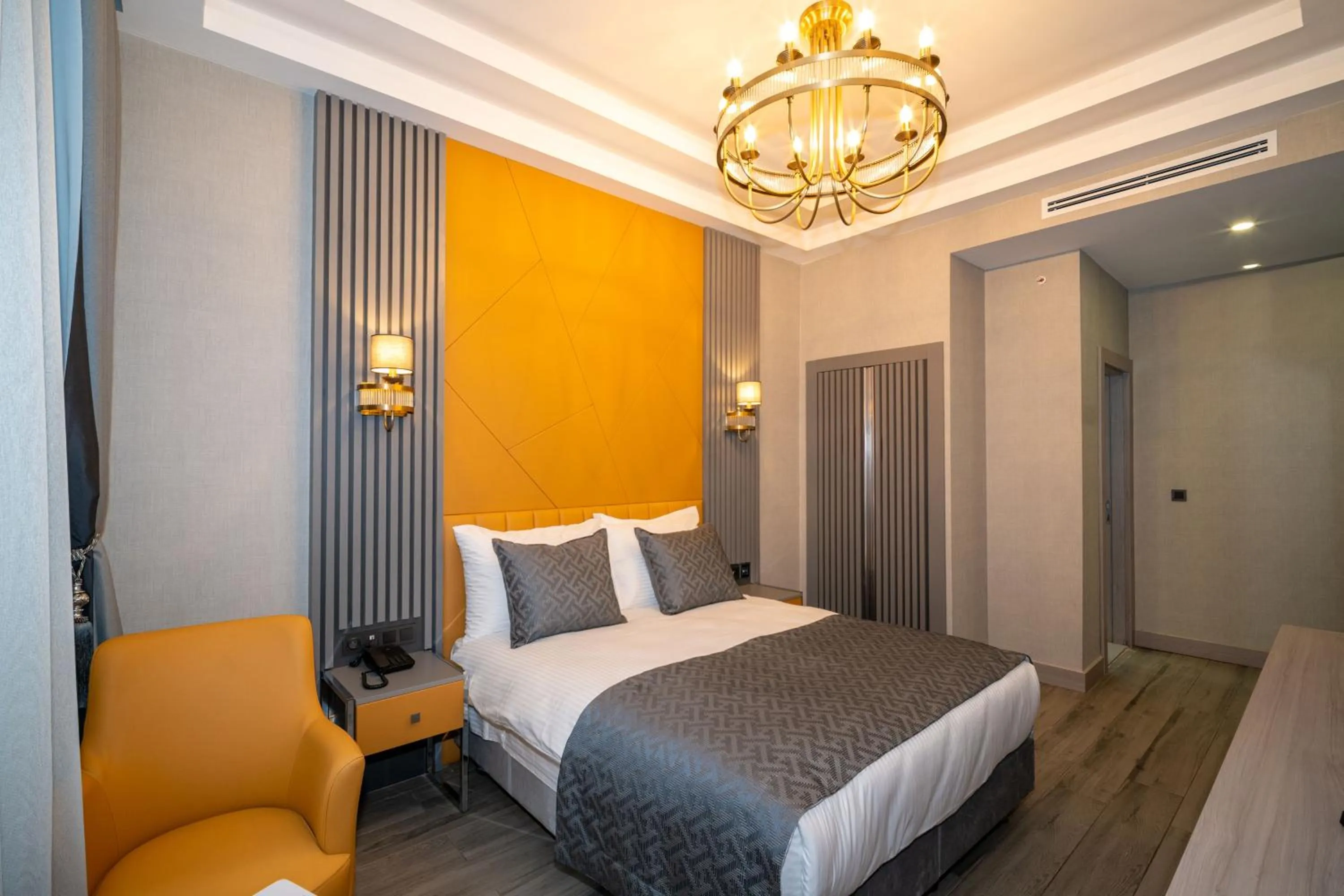 Photo of the whole room, Bed in Icon Hotel Bomonti