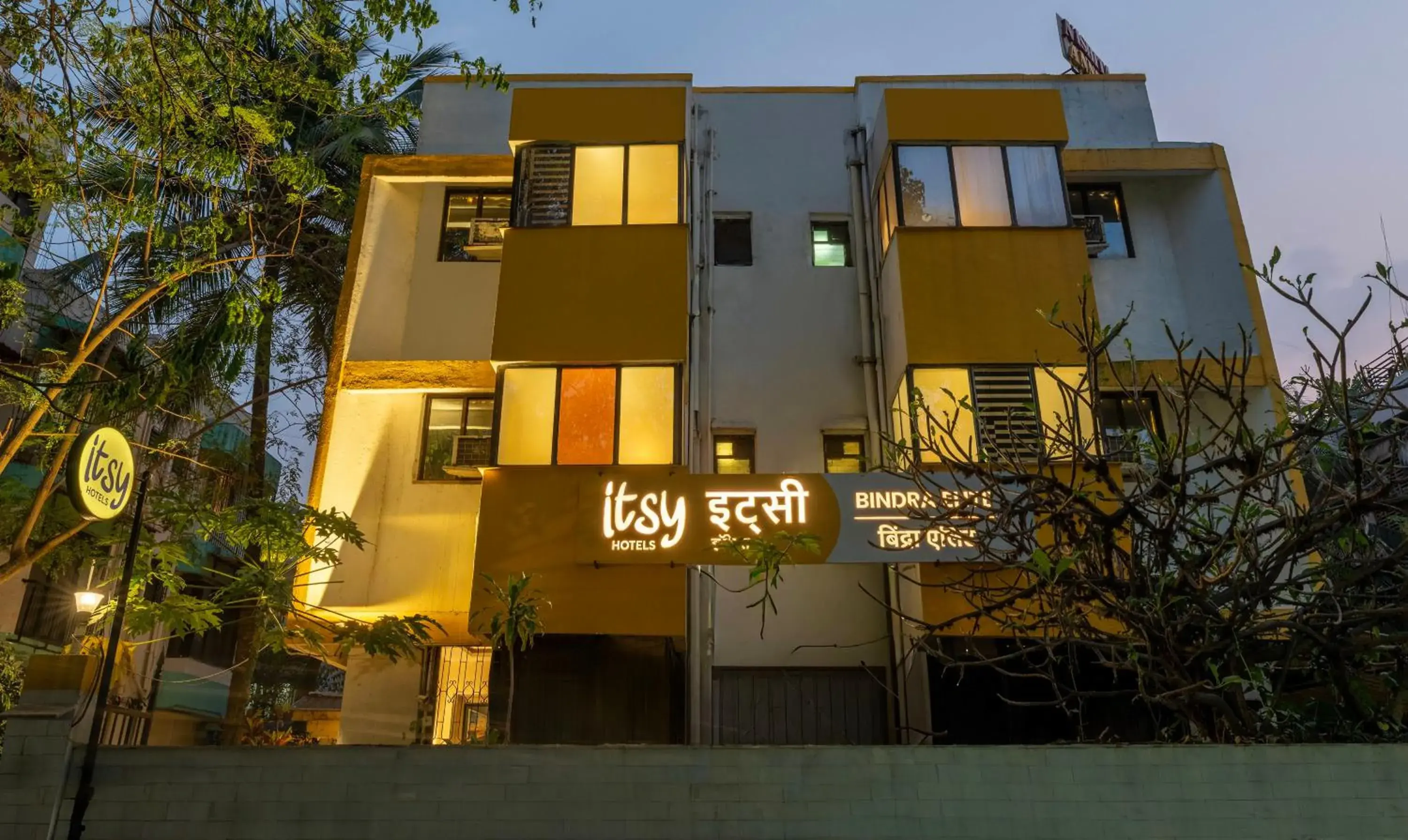 Property building in Itsy Hotels Bindra Elite Property building in Itsy Hotels Bindra Elite