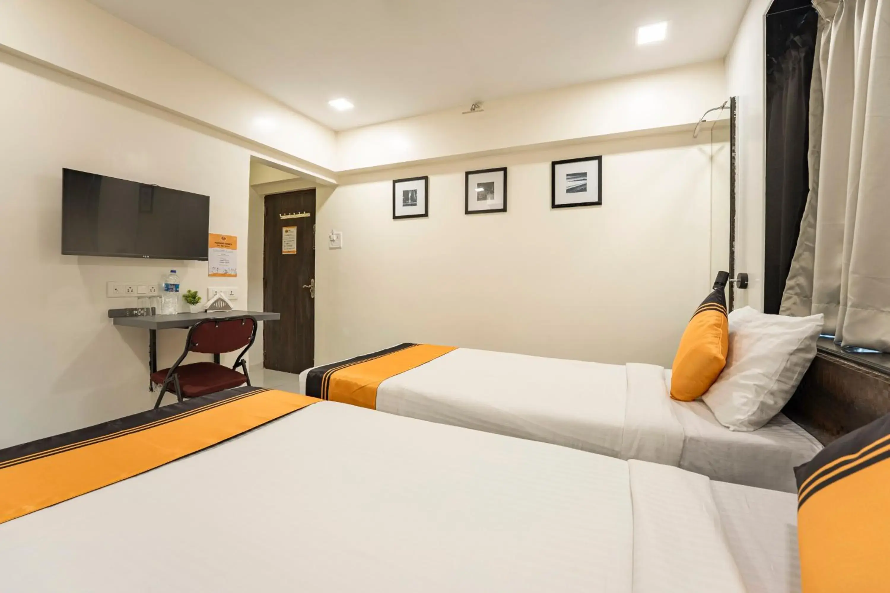 Bedroom, Bed in Itsy Hotels Bindra Elite Bedroom, Bed in Itsy Hotels Bindra Elite