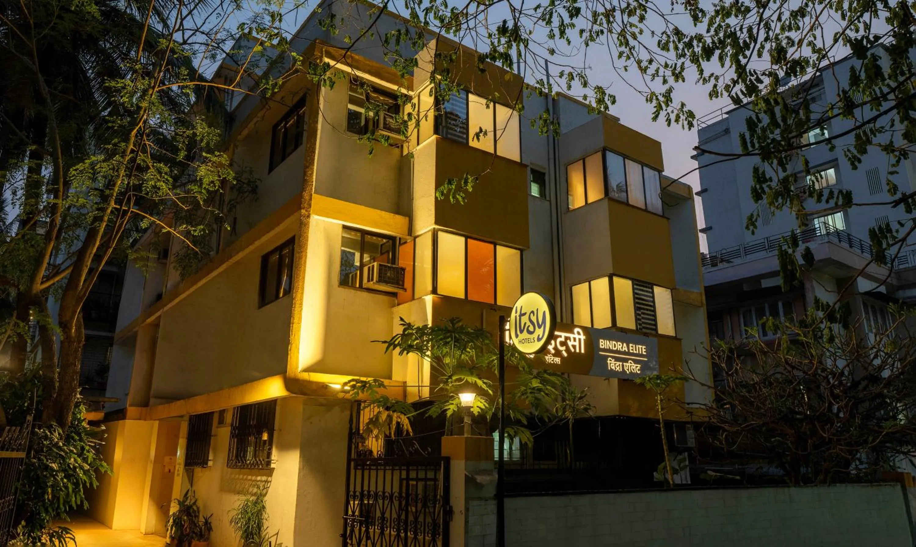 Property building in Itsy Hotels Bindra Elite