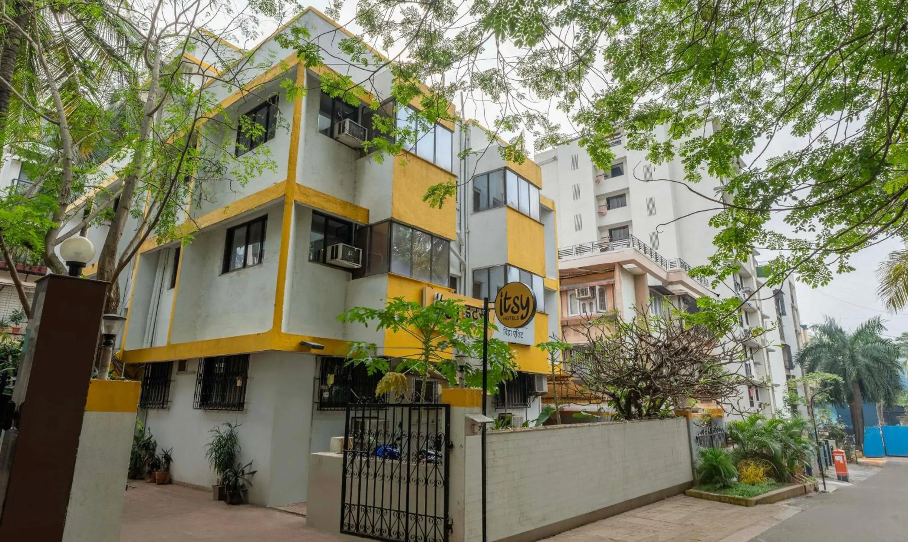 Property building in Itsy Hotels Bindra Elite Property building in Itsy Hotels Bindra Elite