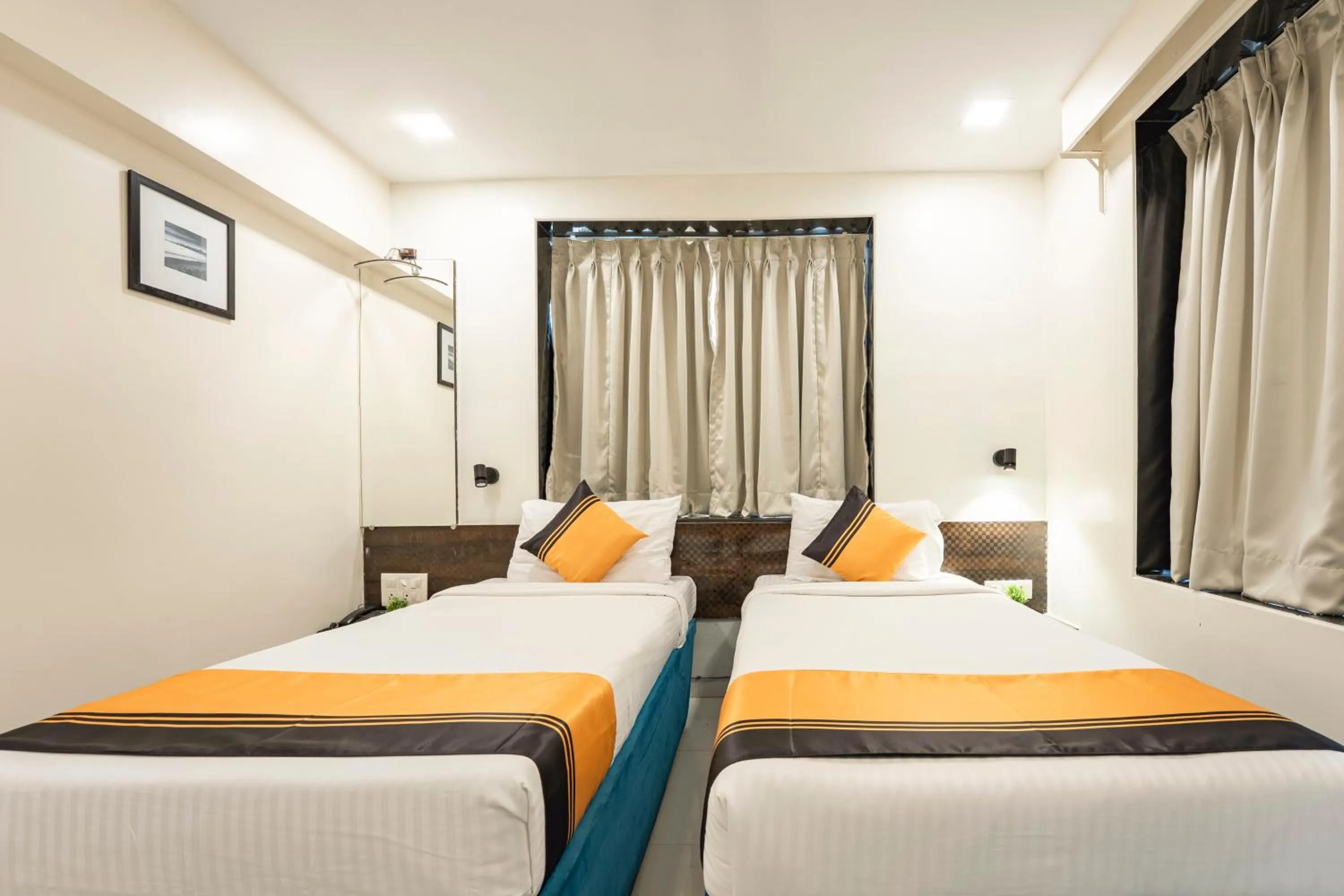Bedroom, Bed in Itsy Hotels Bindra Elite