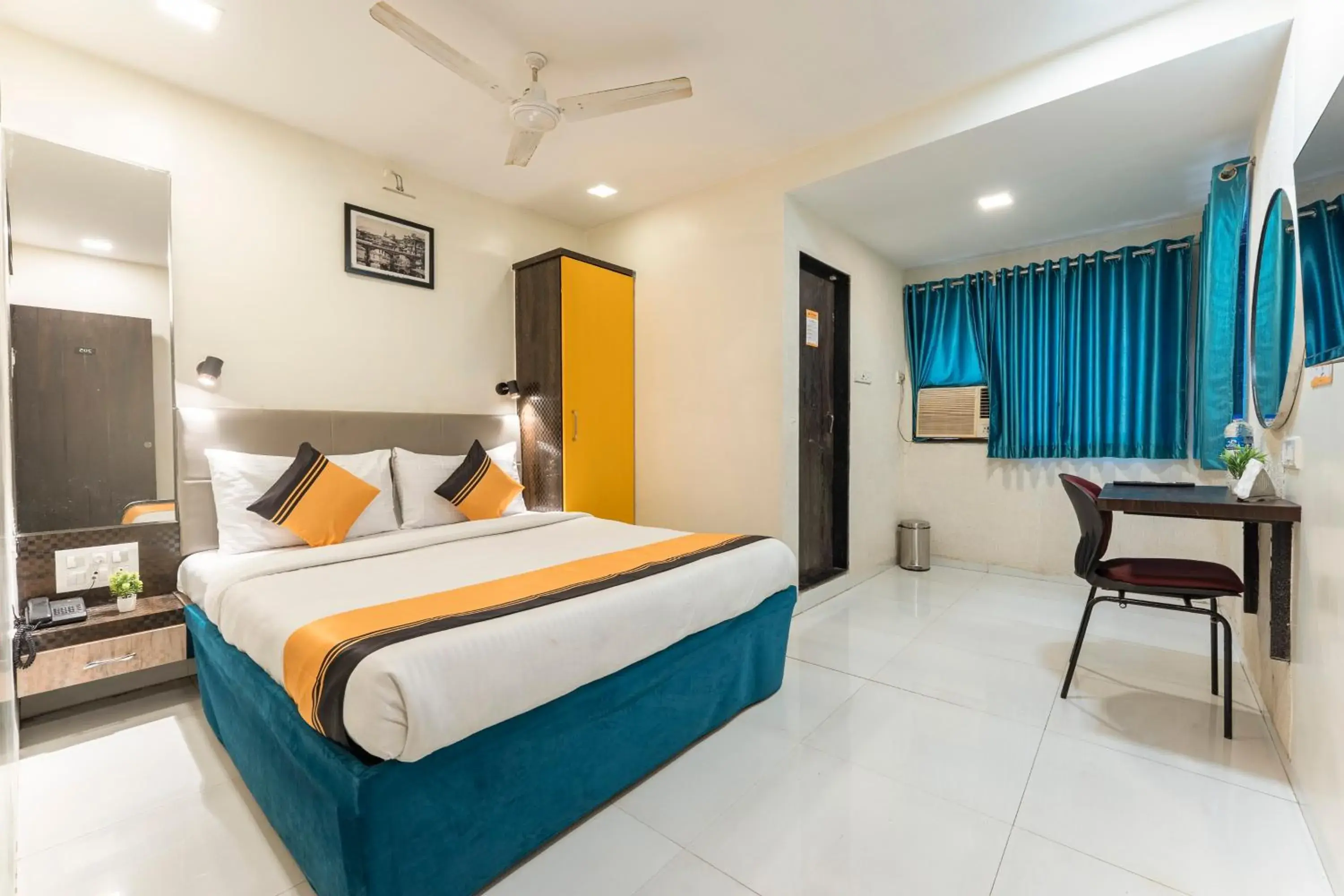 Bedroom, Bed in Itsy Hotels Bindra Elite Bedroom, Bed in Itsy Hotels Bindra Elite