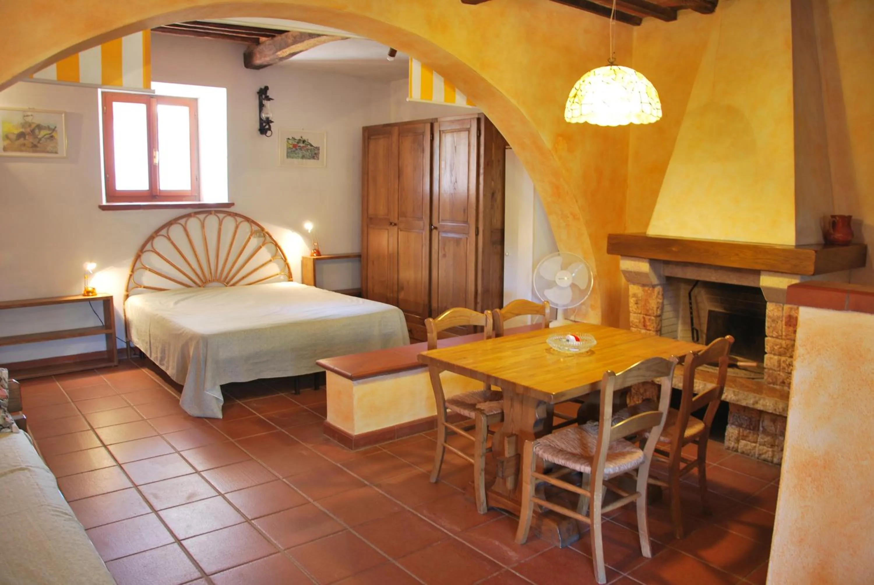 Kitchen or kitchenette, Bed in Casa Rosada - Piscina, aria condizionata, terrazze e posti auto