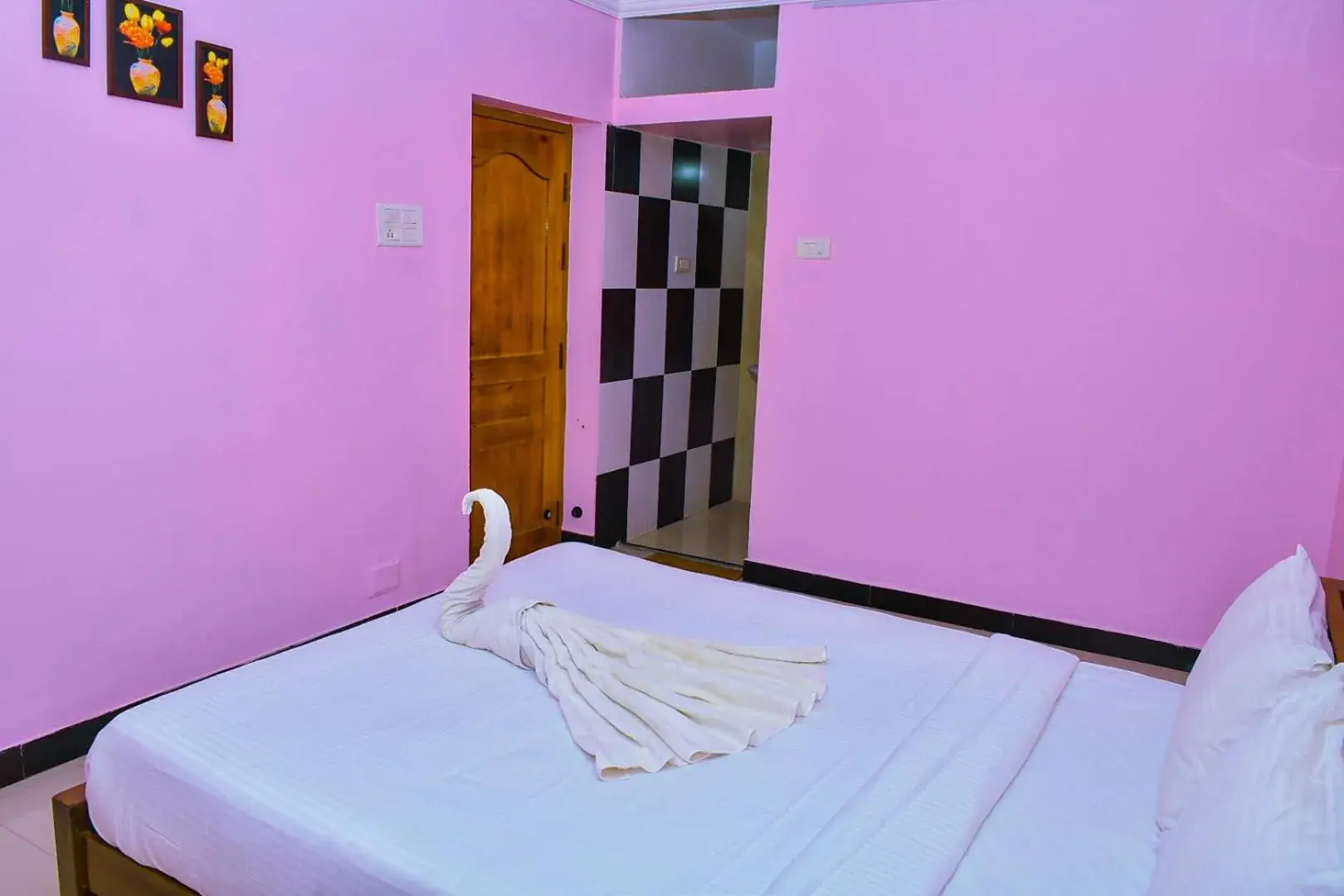 Bed in Coral Shelters Pykara Bed in Coral Shelters Pykara