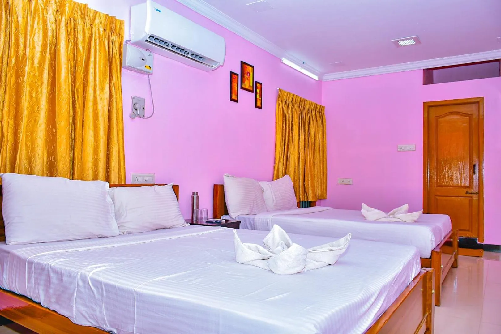 Bed in Coral Shelters Pykara