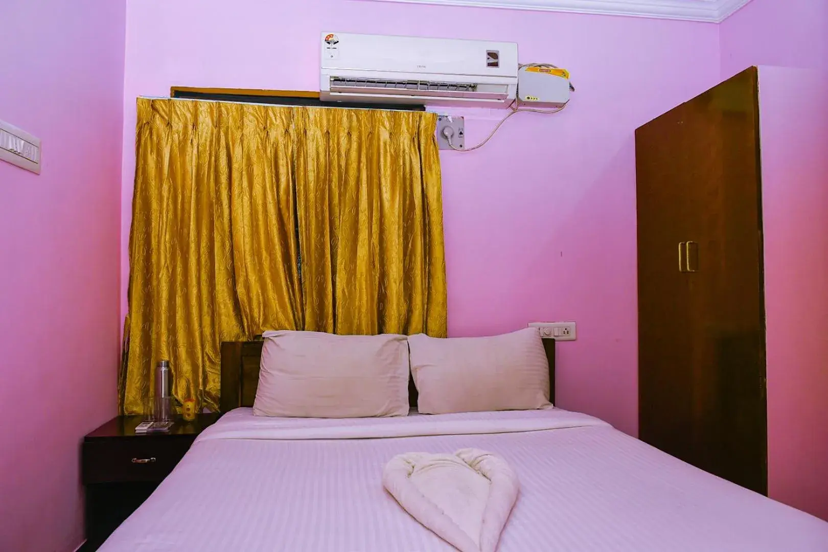 Bed in Coral Shelters Pykara Bed in Coral Shelters Pykara