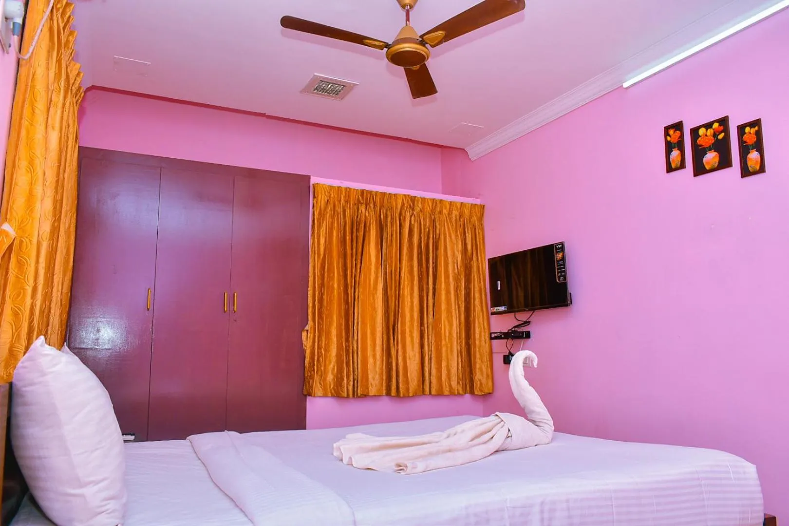 Bed in Coral Shelters Pykara