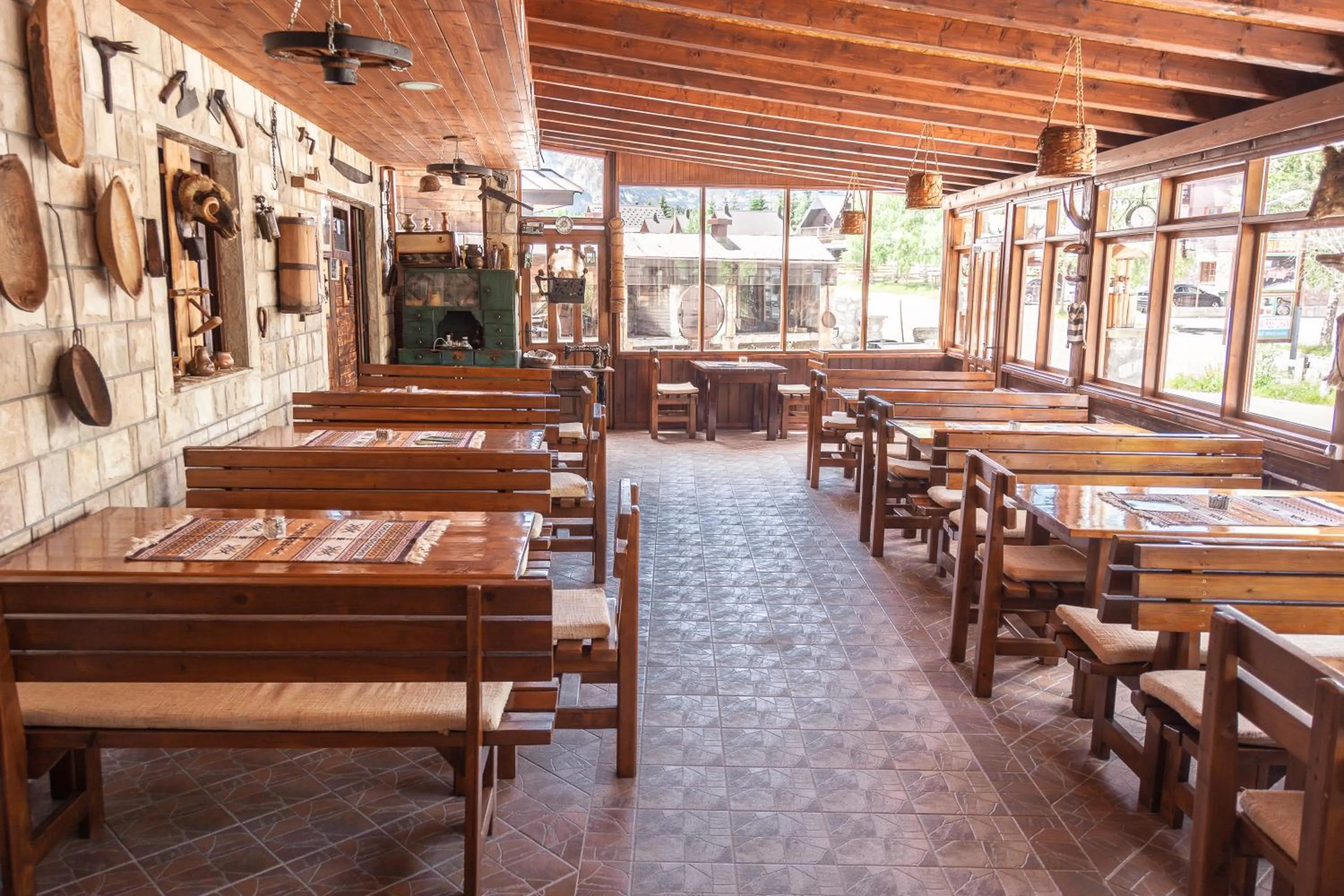 Restaurant/places to eat in Hotel Zlatni bor