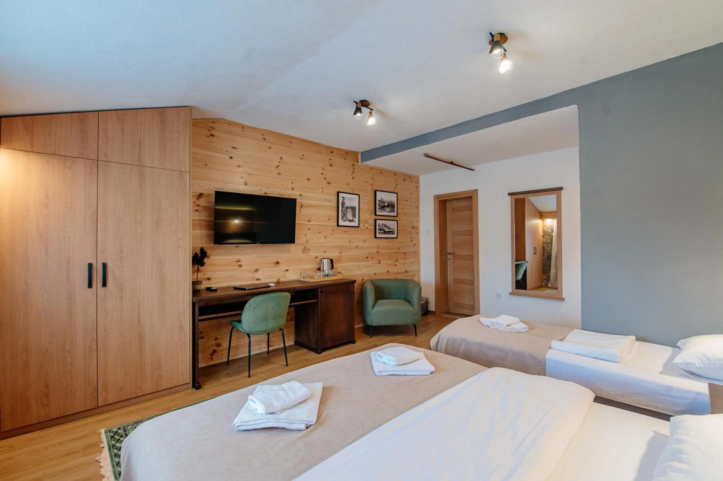 Bed in Hotel Zlatni bor