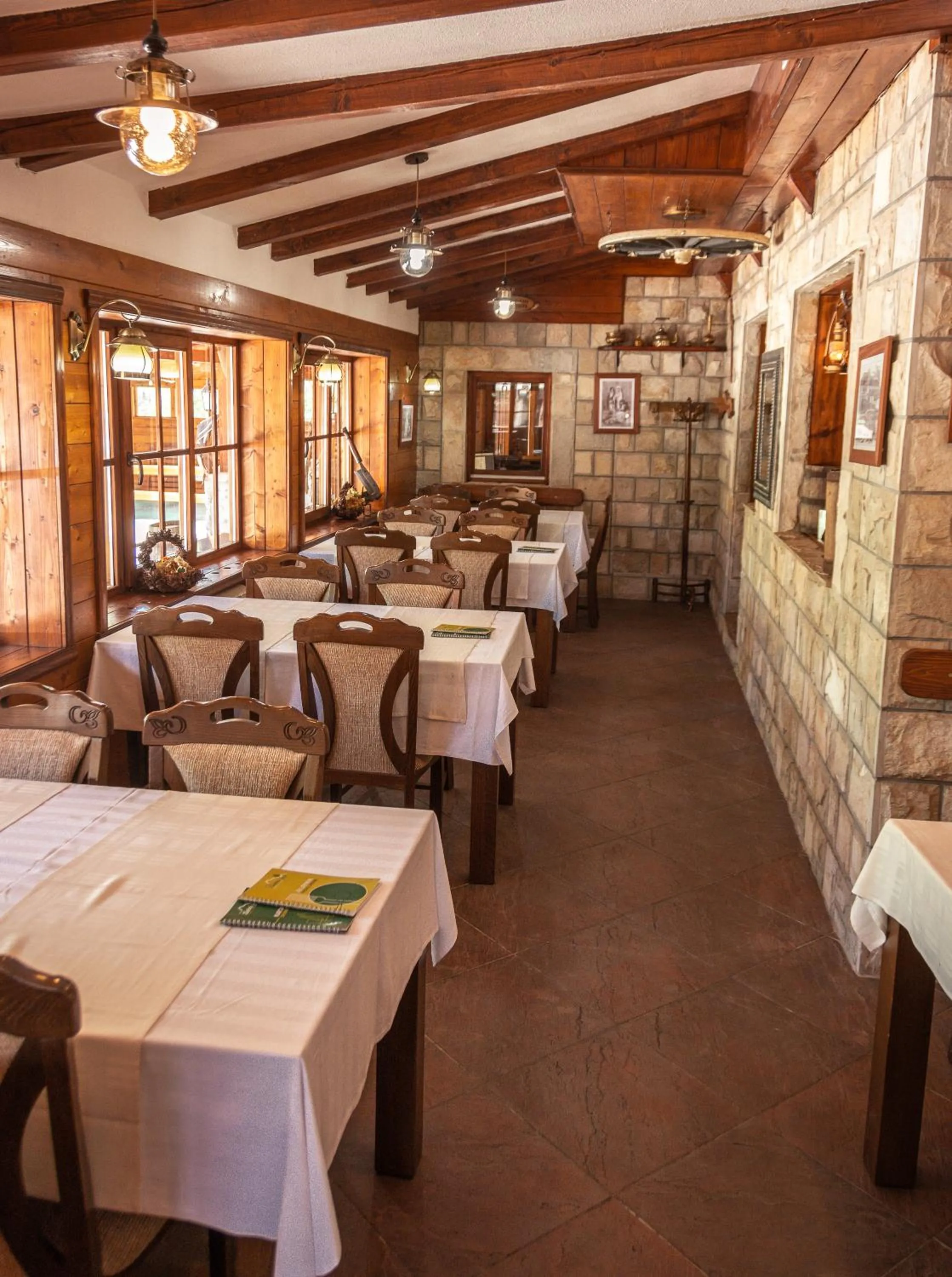 Restaurant/places to eat in Hotel Zlatni bor