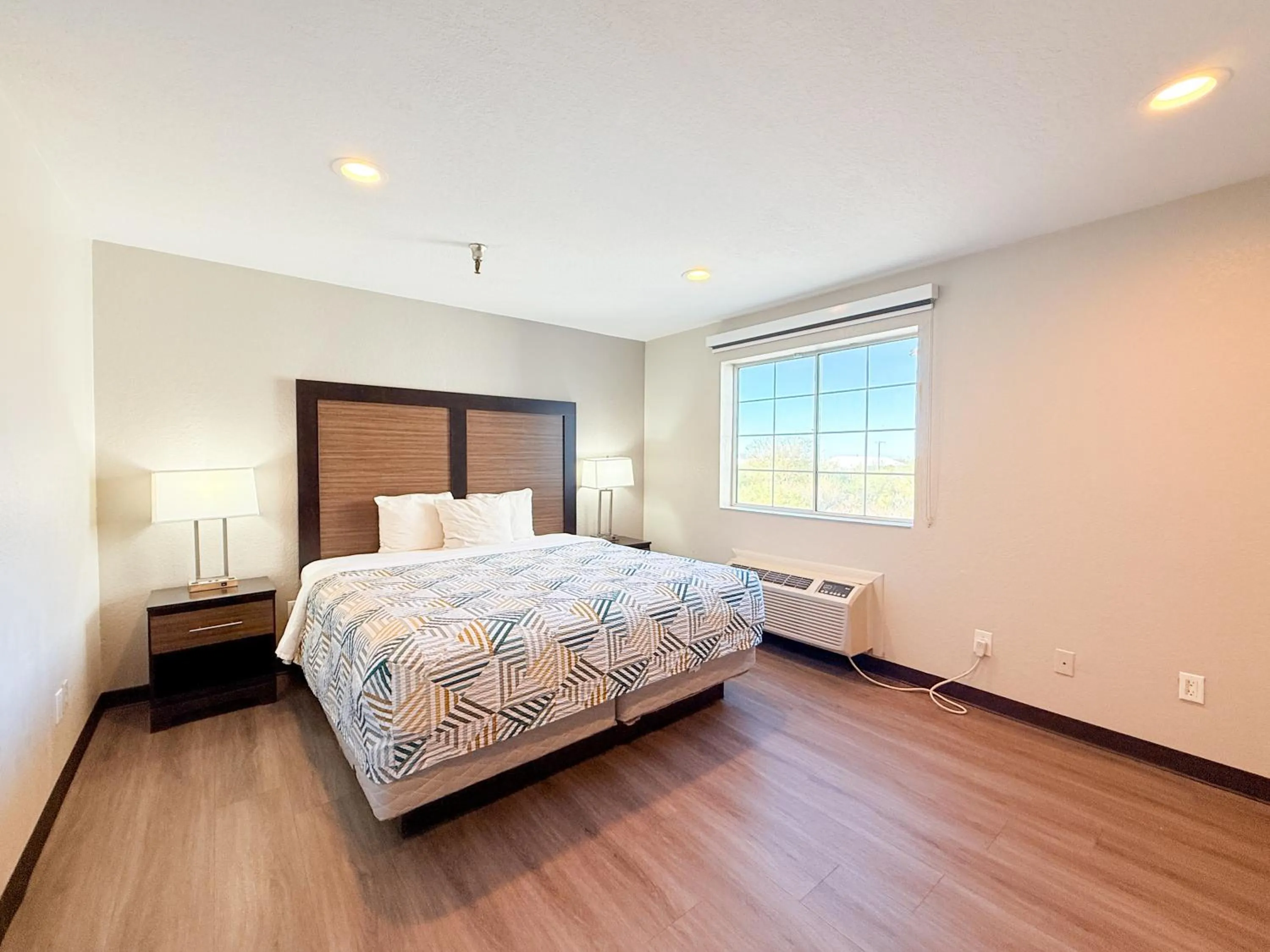 Bedroom, Bed in Studio 6 Suites Tucson, AZ Airport Kino Sports Complex