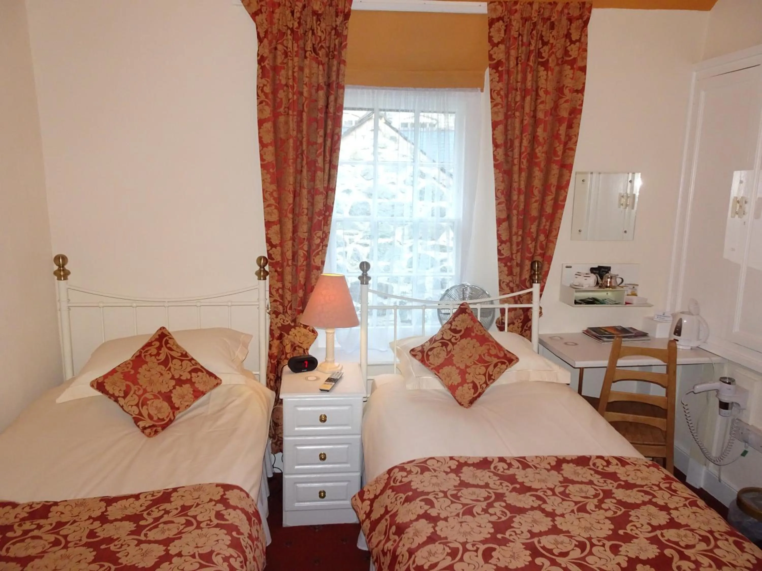 Ensuite Twin Room - single occupancy in Ivy House B&B