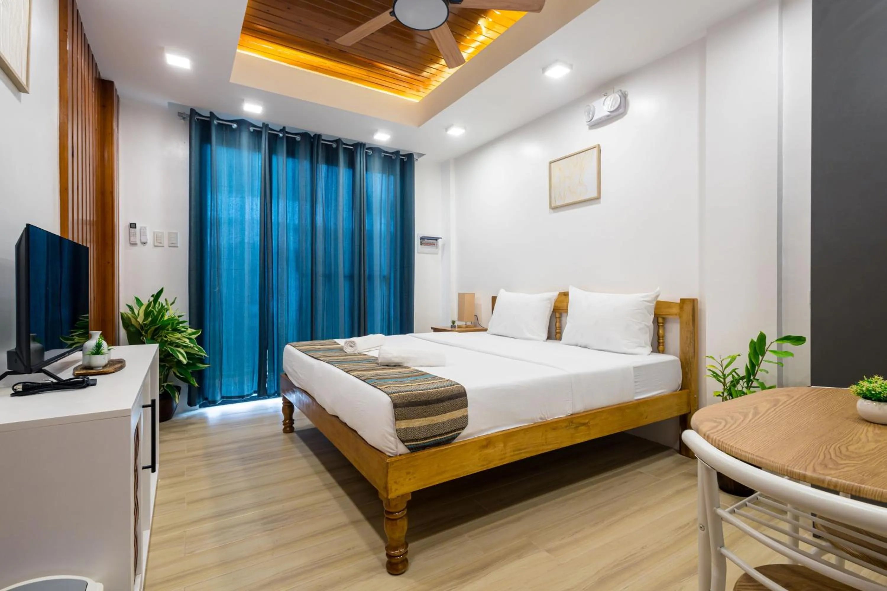 Bedroom, Bed in E L Westensee Resort