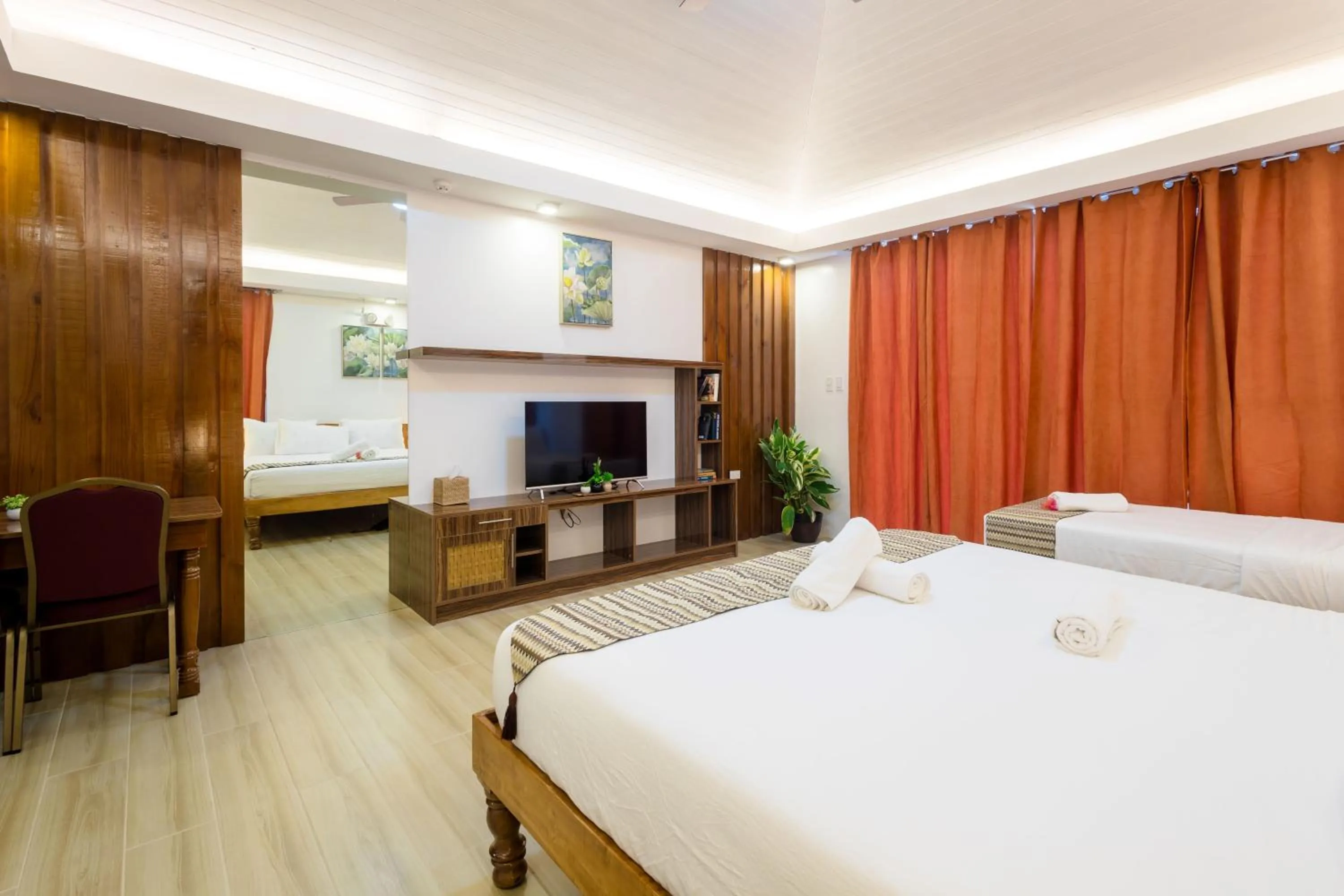 Bedroom, Bed in E L Westensee Resort