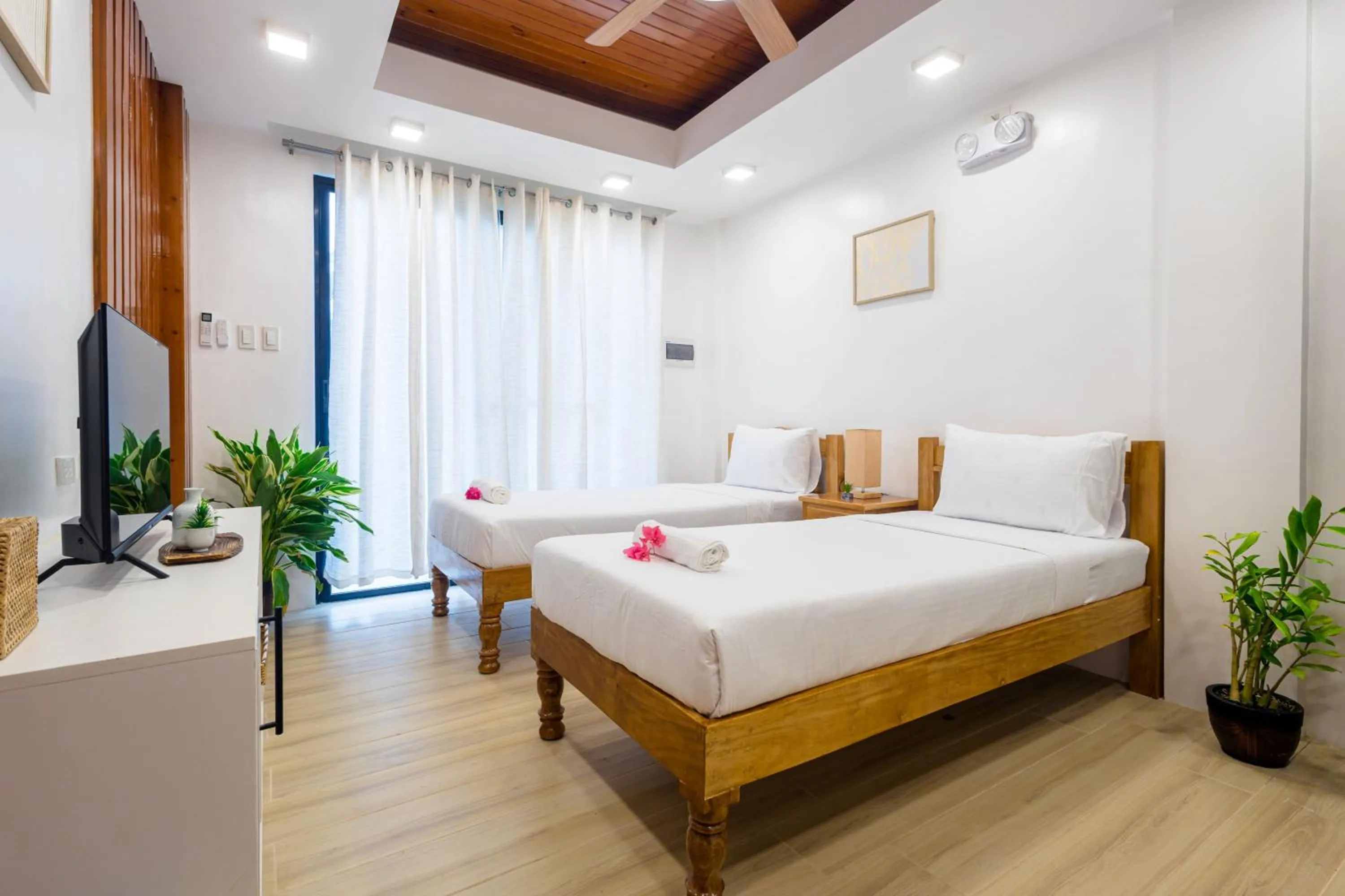 Bedroom, Bed in E L Westensee Resort