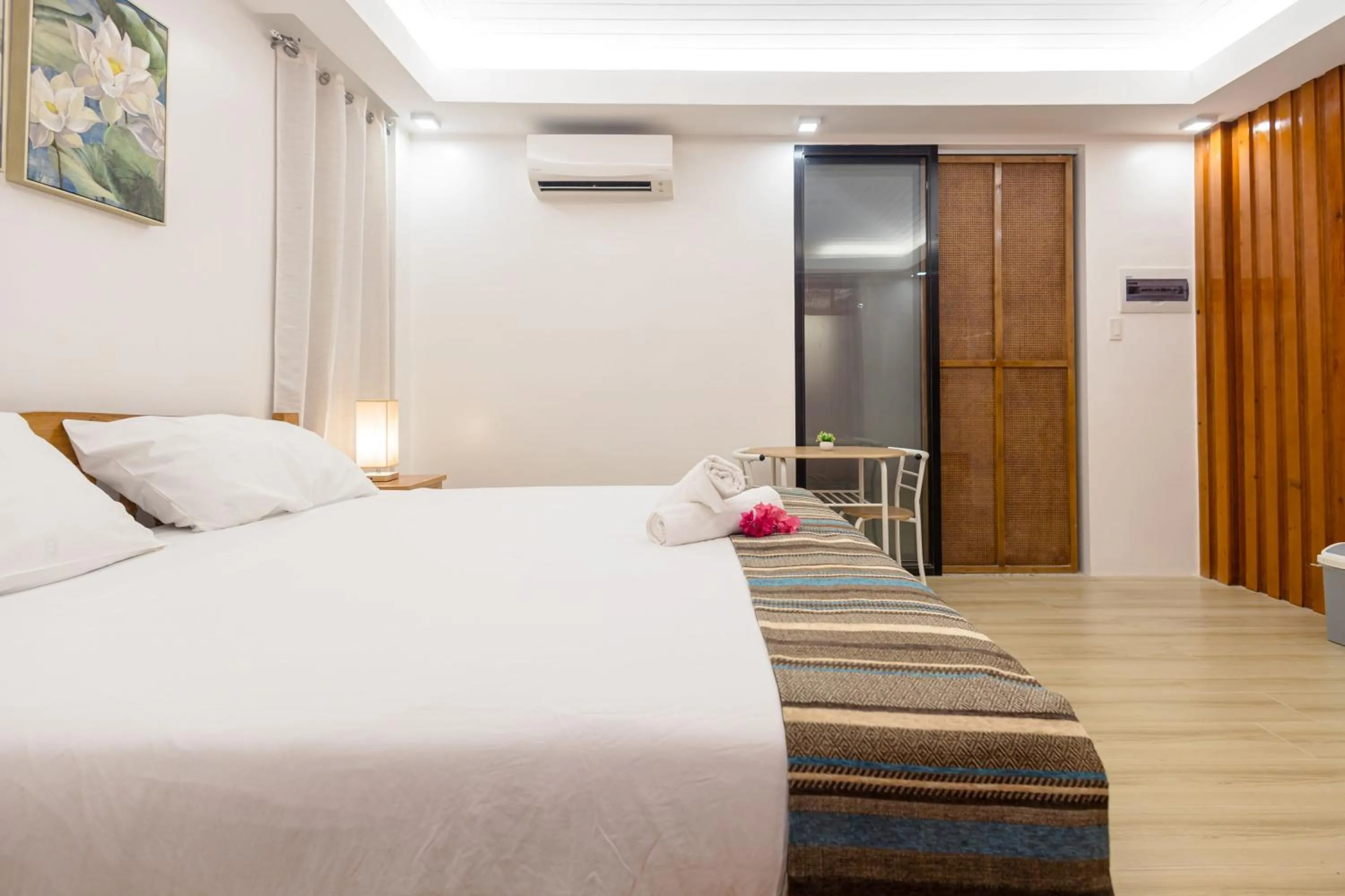 Bedroom, Bed in E L Westensee Resort