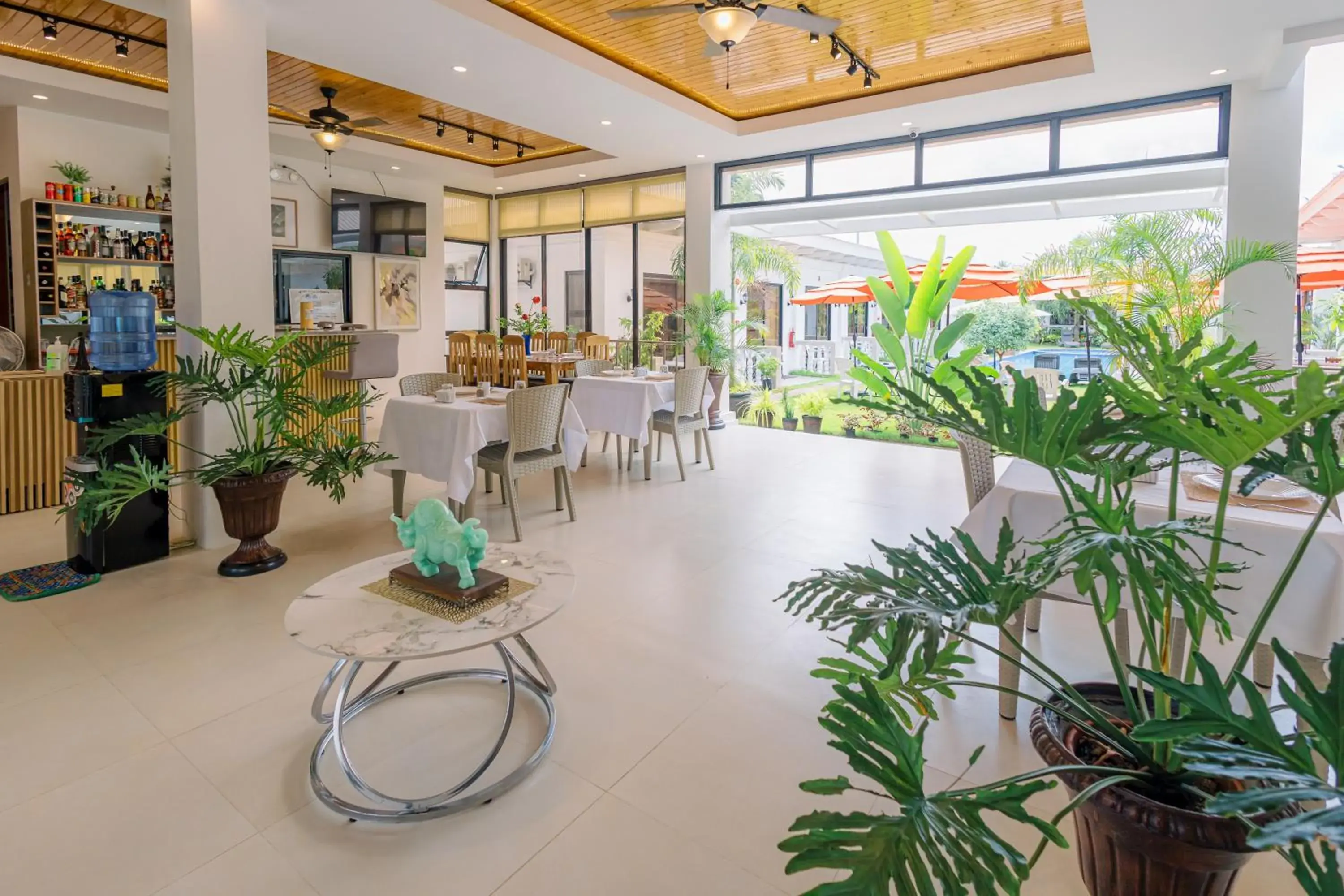 Restaurant/places to eat in E L Westensee Resort Restaurant/places to eat in E L Westensee Resort