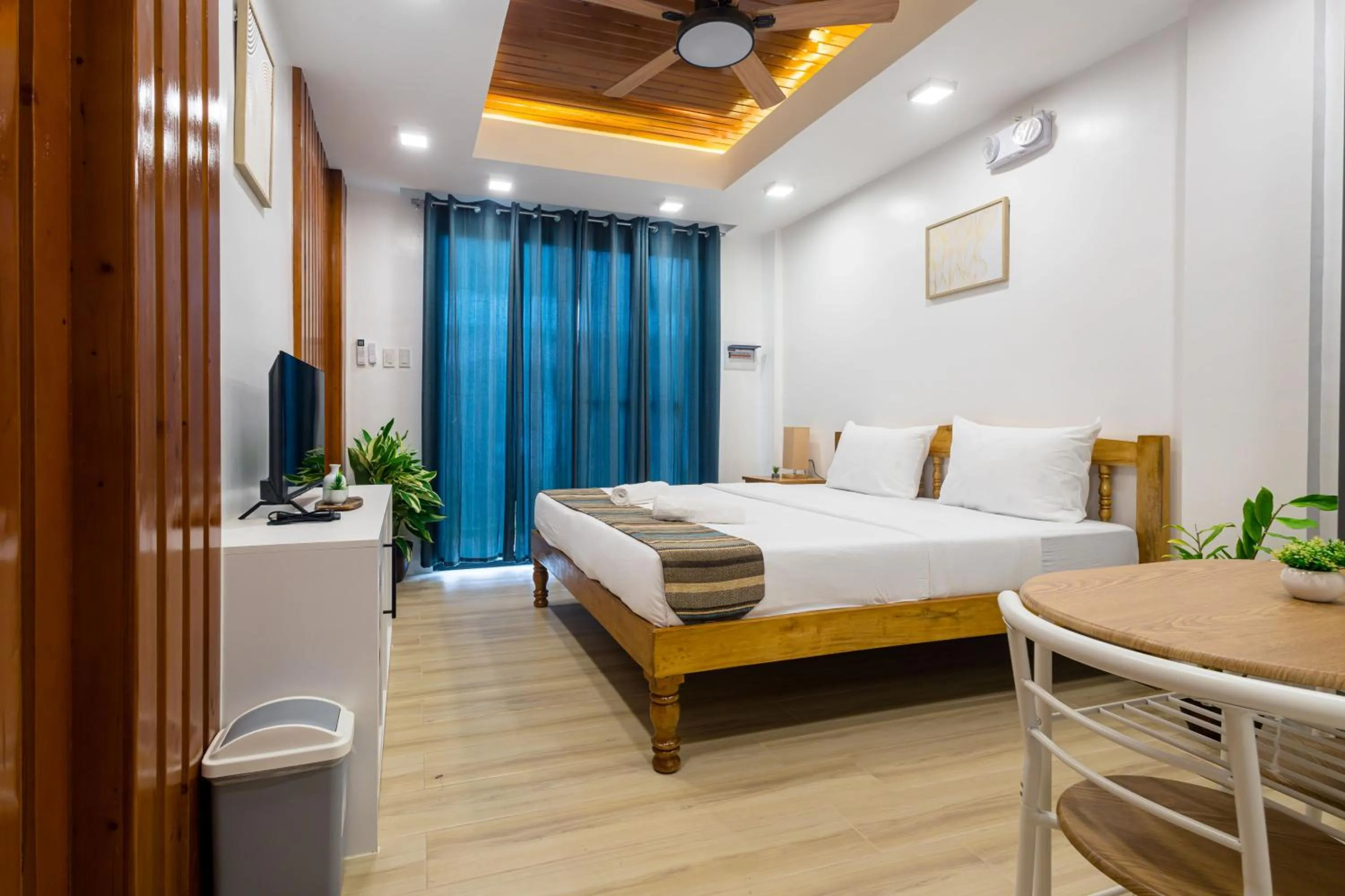 Bedroom, Bed in E L Westensee Resort