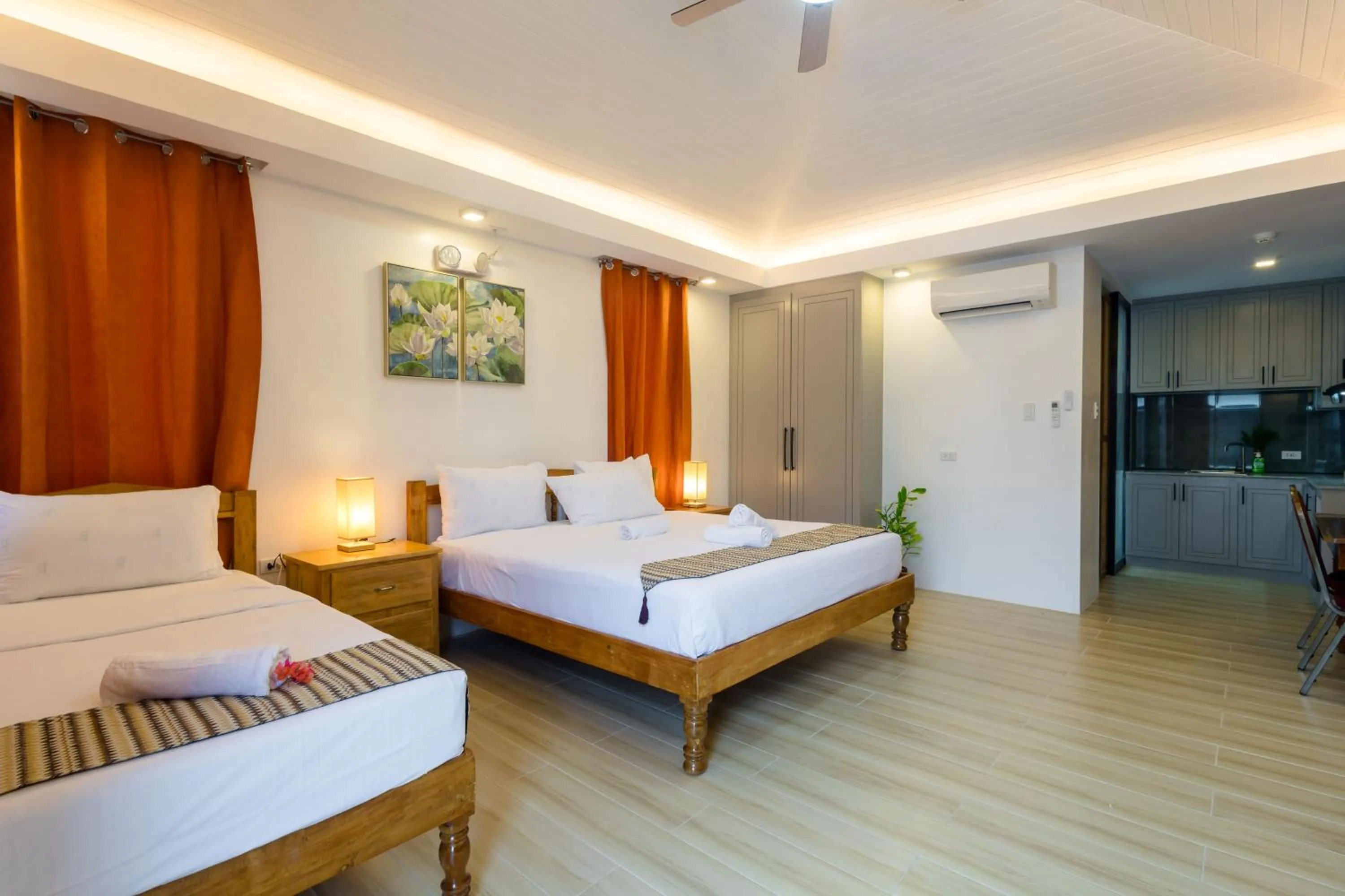 Bedroom, Bed in E L Westensee Resort