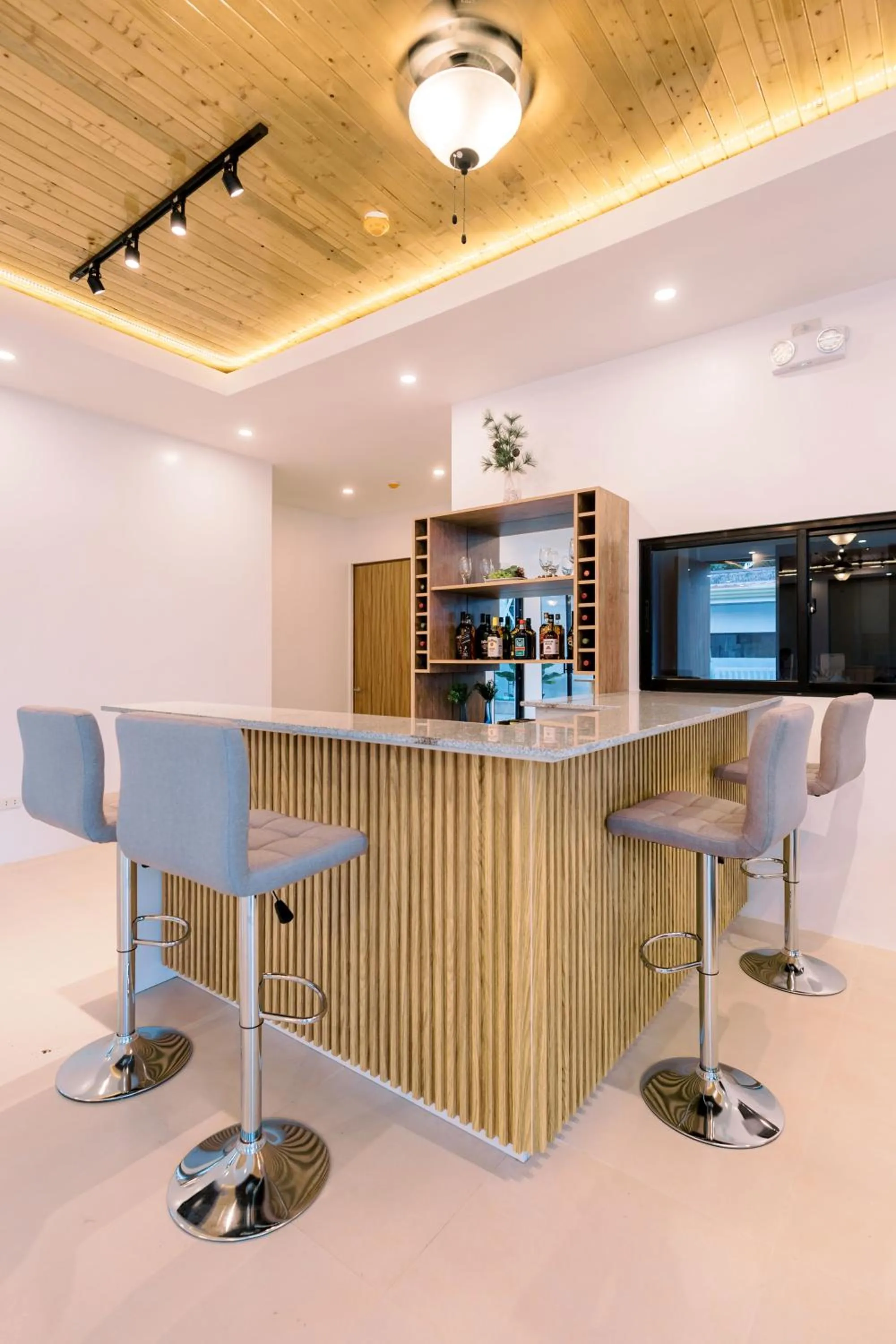 Lounge or bar in E L Westensee Resort