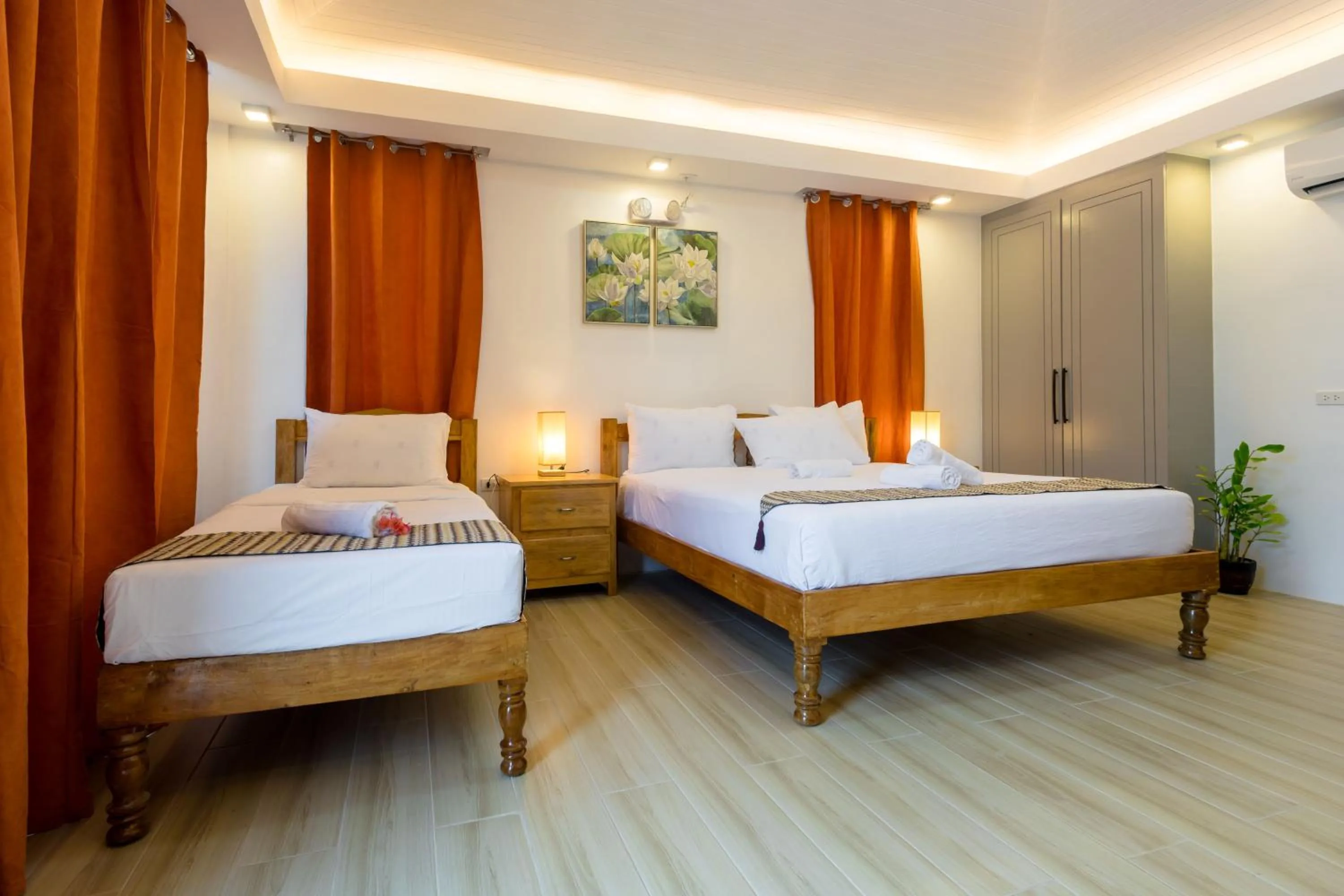 Bedroom, Bed in E L Westensee Resort