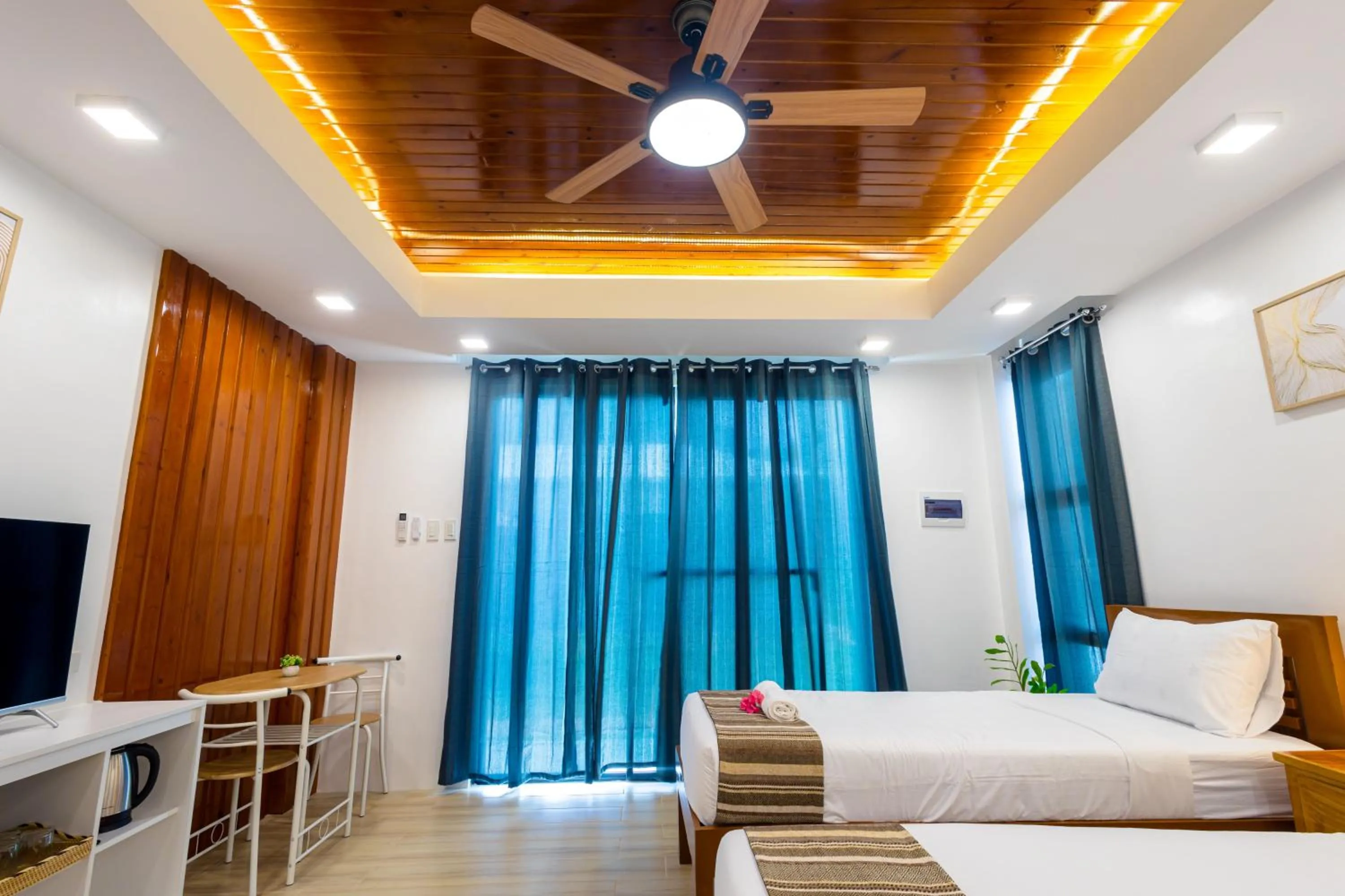 Bedroom, Bed in E L Westensee Resort