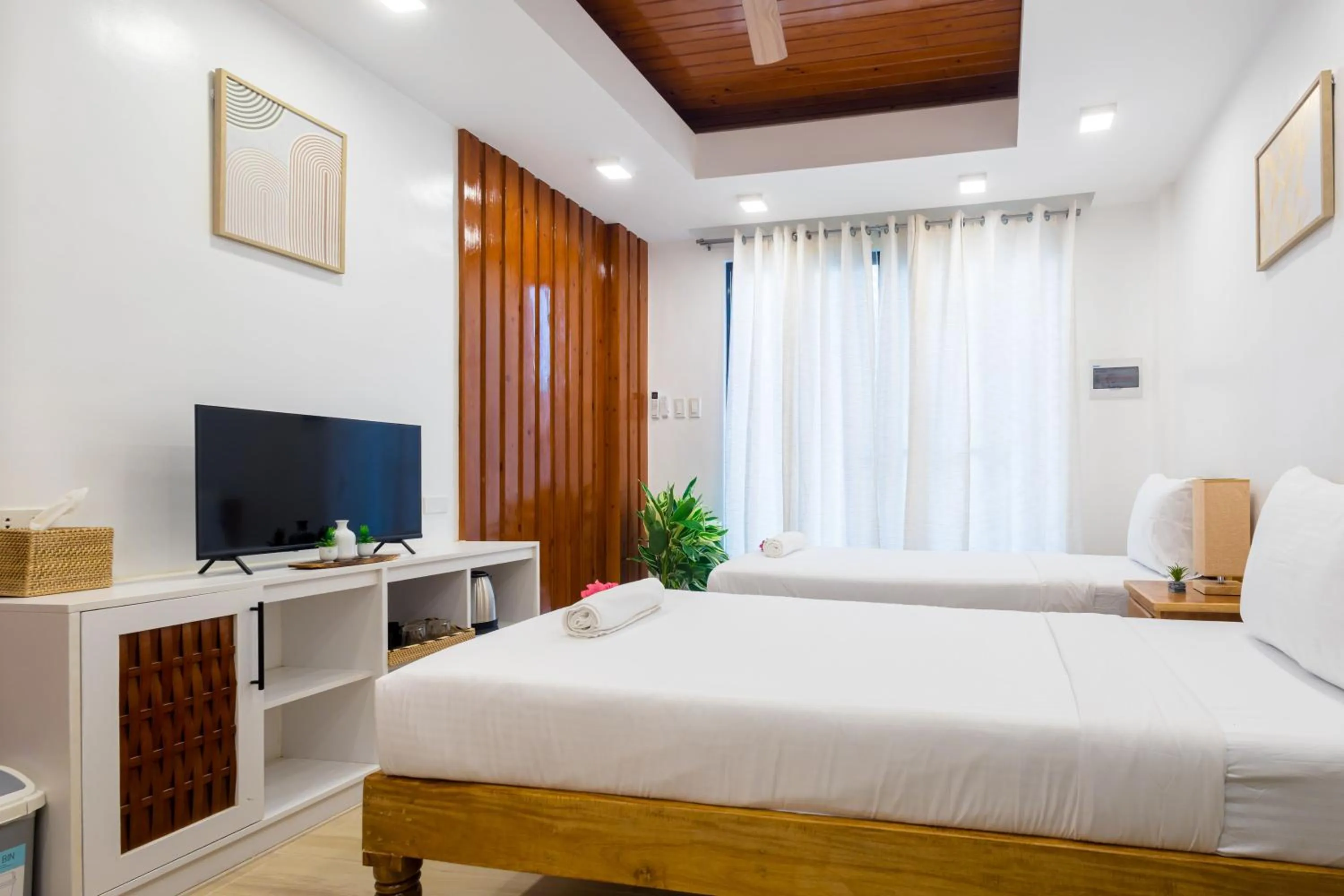 Bedroom, Bed in E L Westensee Resort