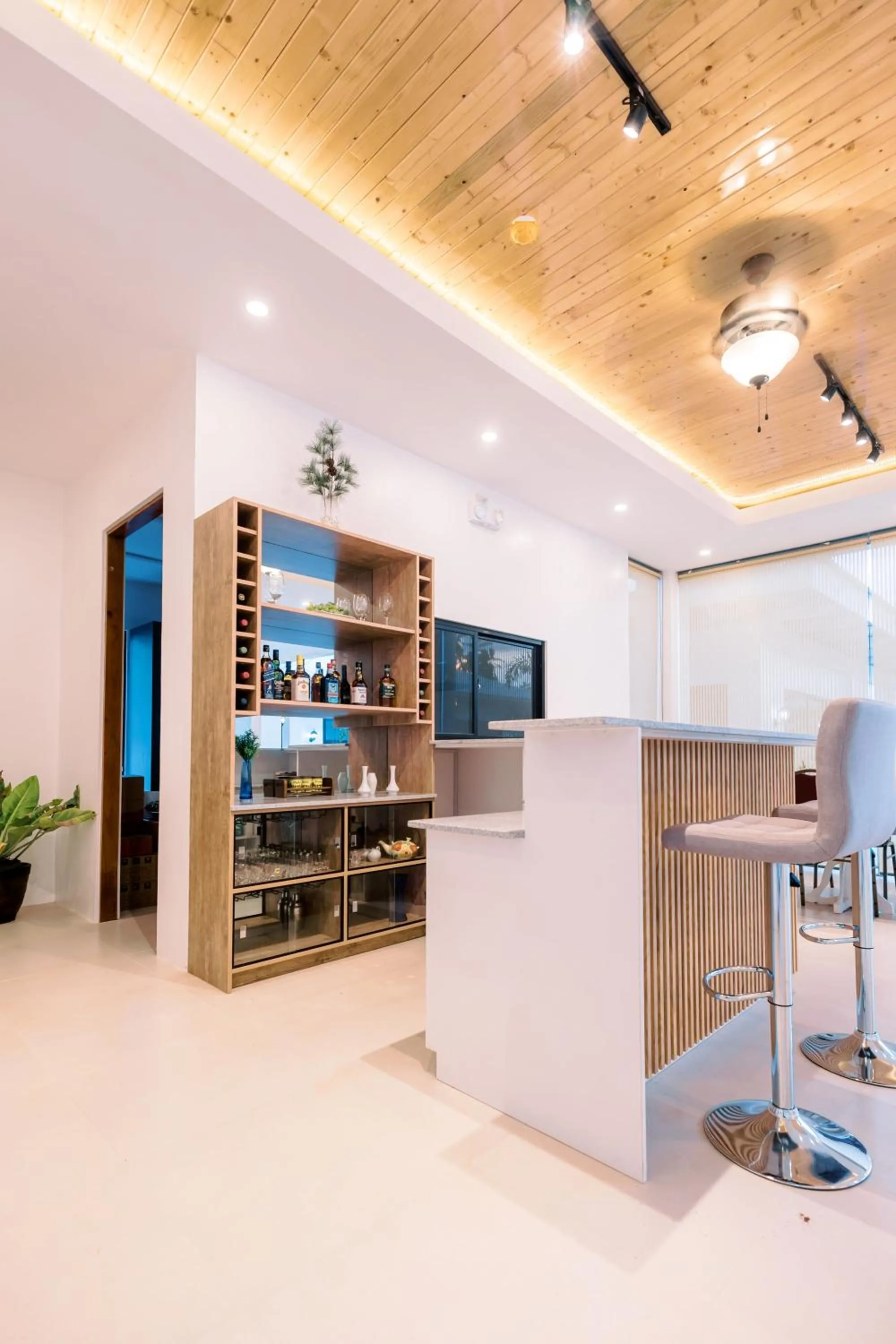 Lounge or bar in E L Westensee Resort