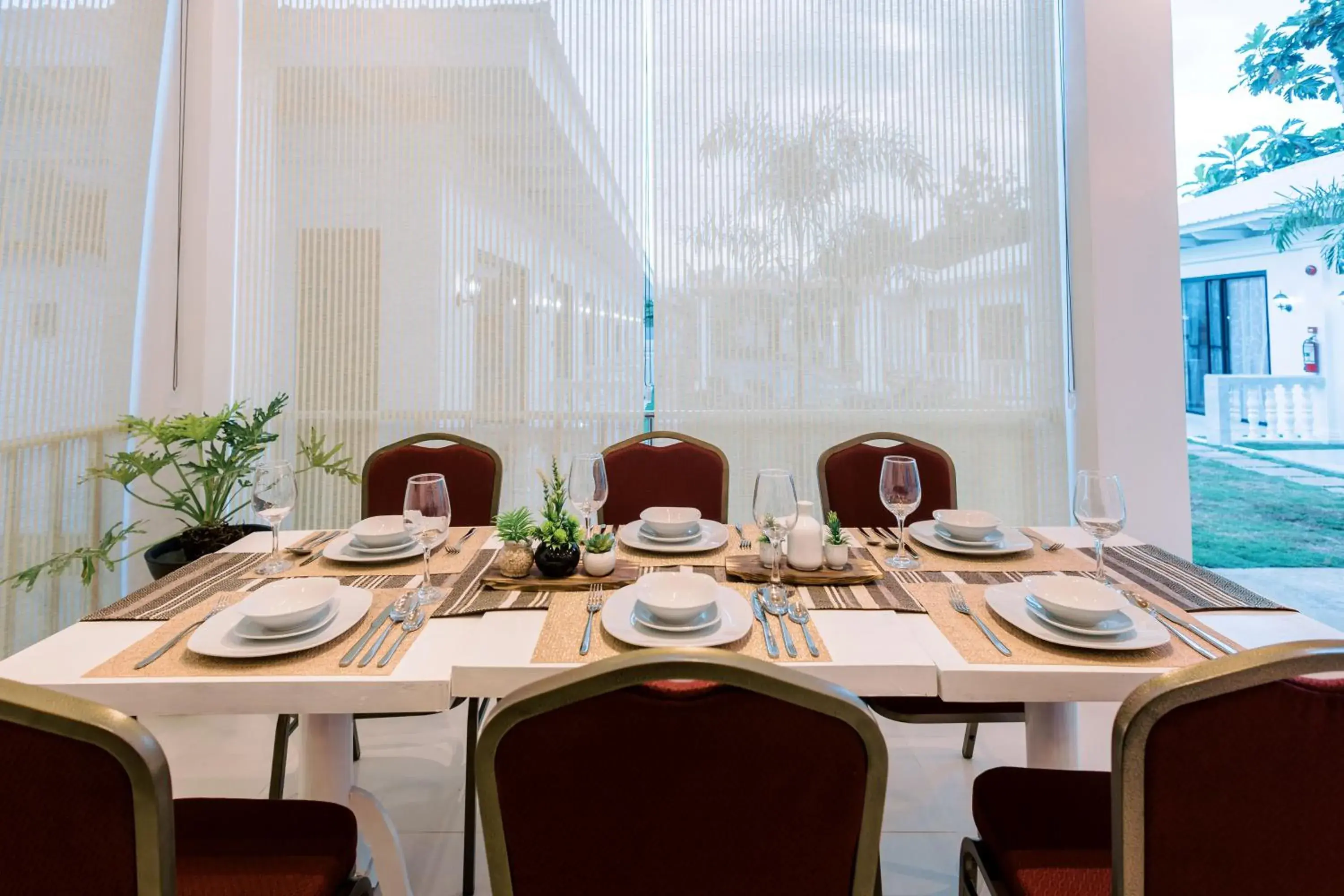 Restaurant/places to eat in E L Westensee Resort Restaurant/places to eat in E L Westensee Resort