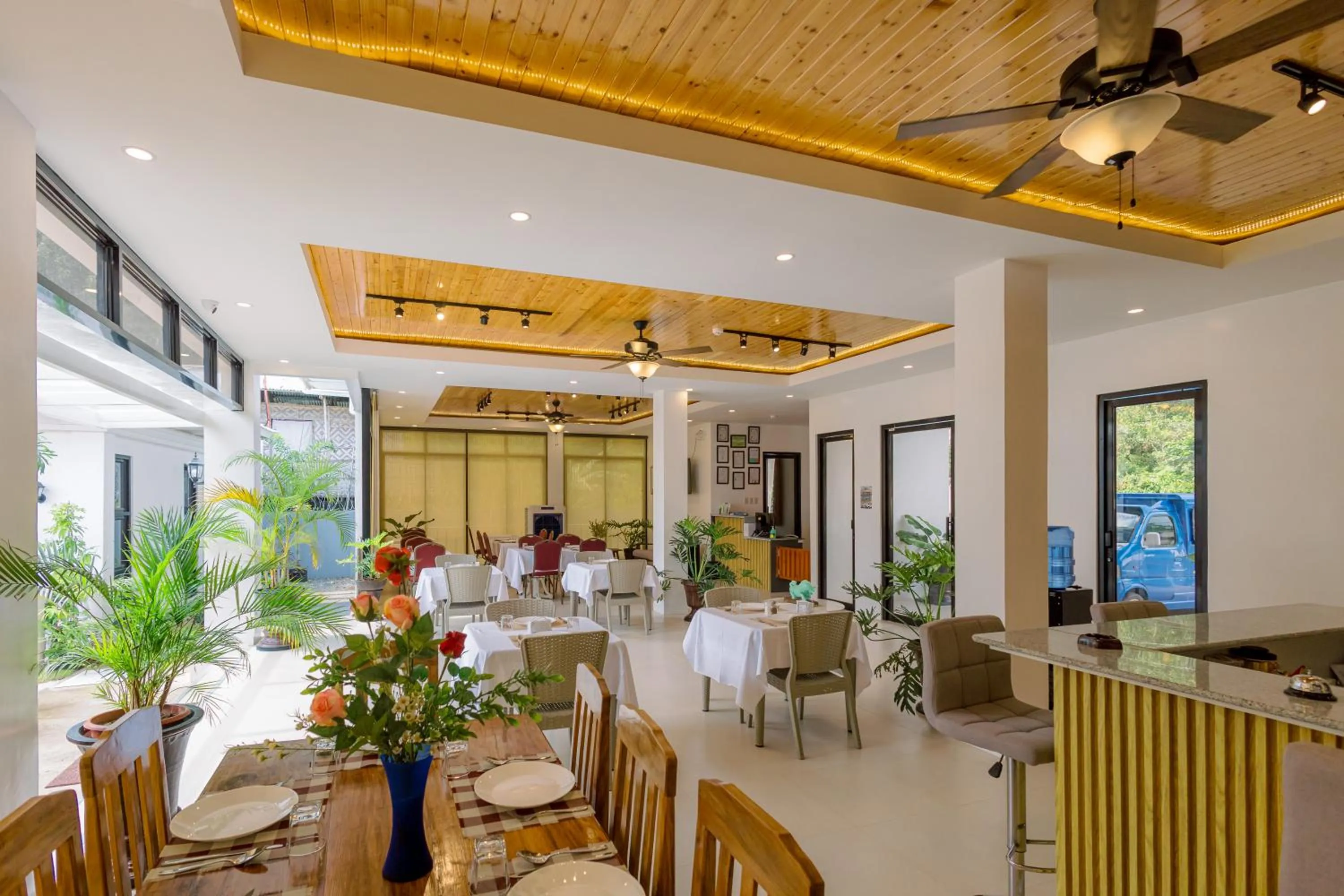 Restaurant/places to eat in E L Westensee Resort