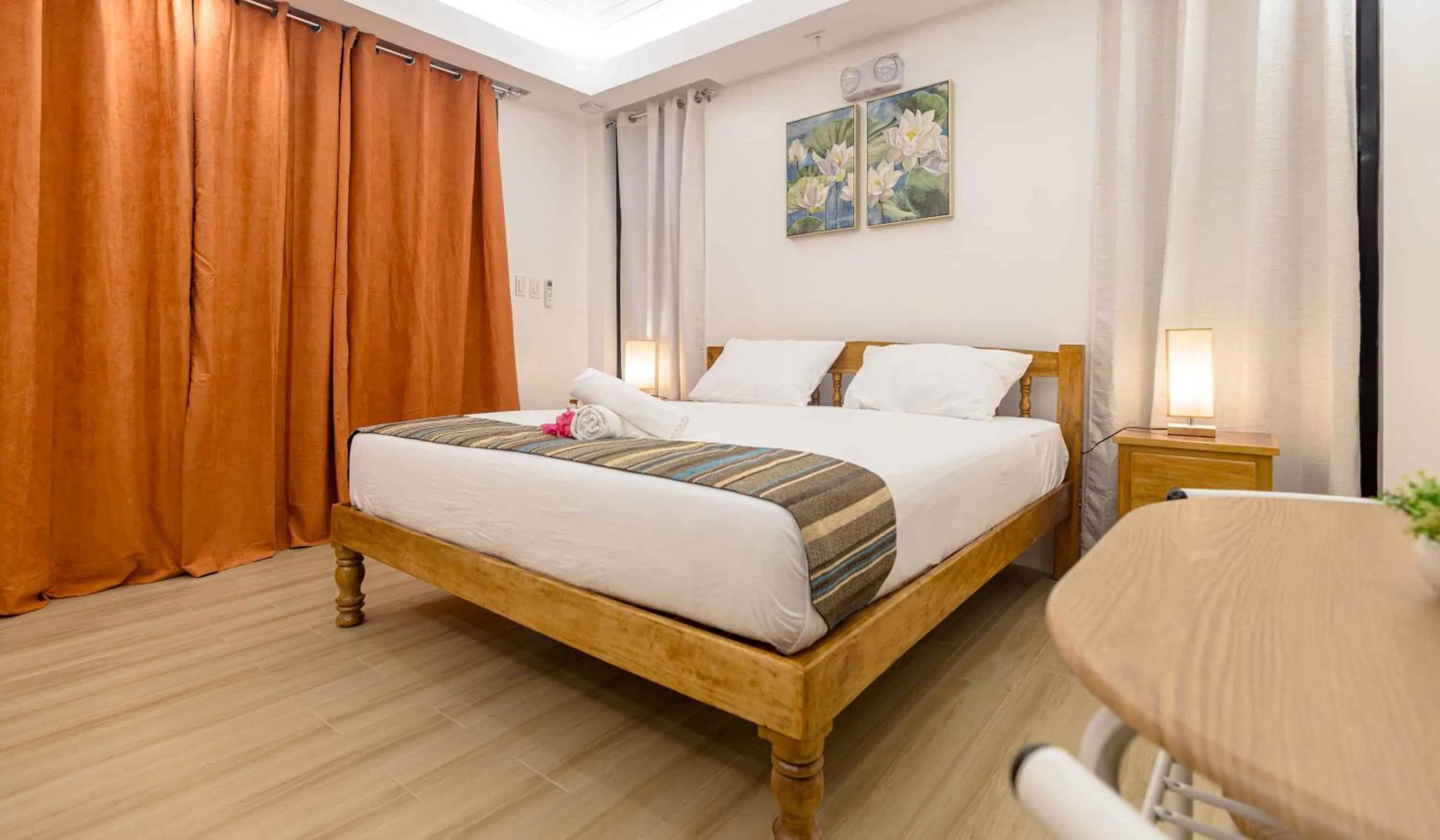 Bedroom, Bed in E L Westensee Resort