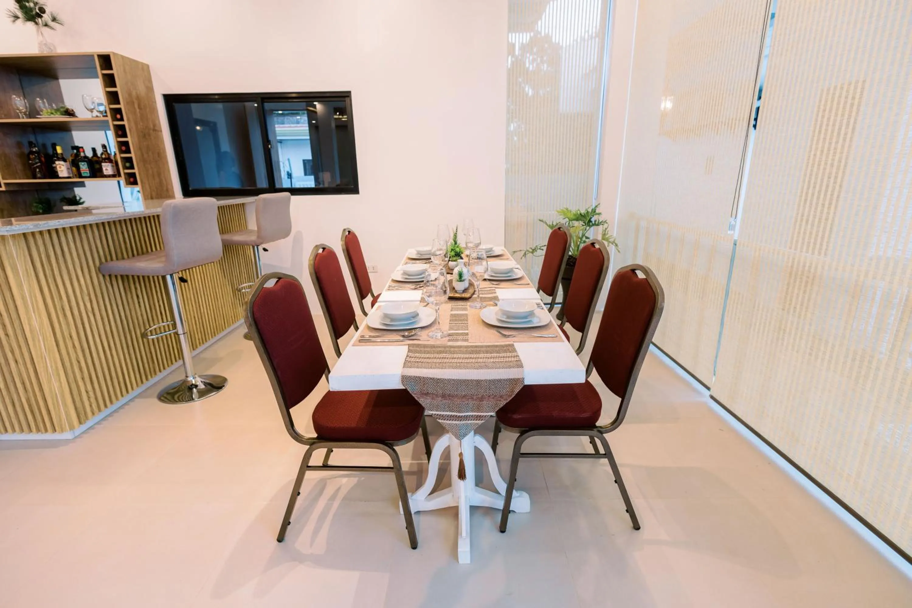 Restaurant/places to eat in E L Westensee Resort