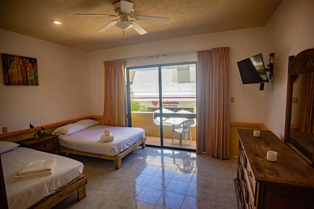 Hotel Vista Caribe 5ta Av a 5 Pasos de la Playa