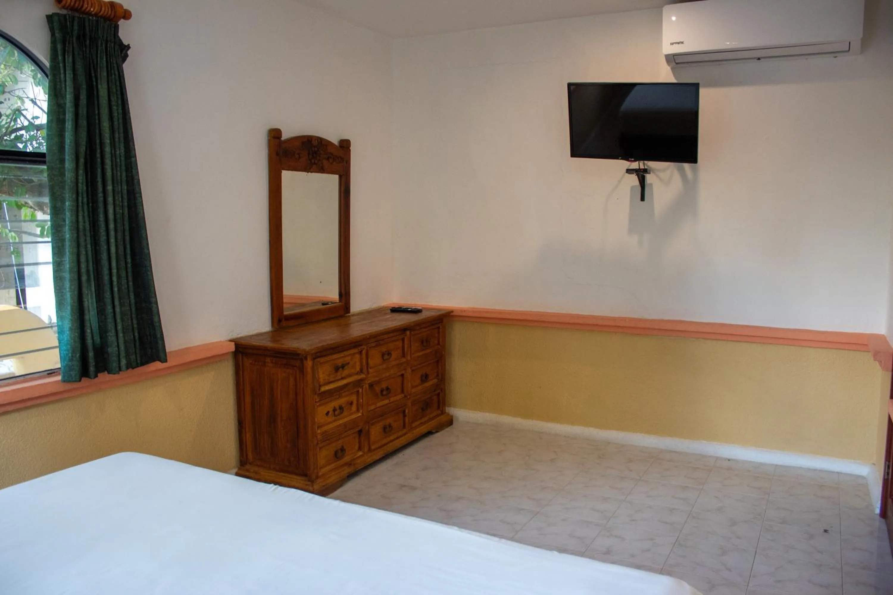 TV and multimedia in Hotel Vista Caribe 5ta Av a 5 Pasos de la Playa