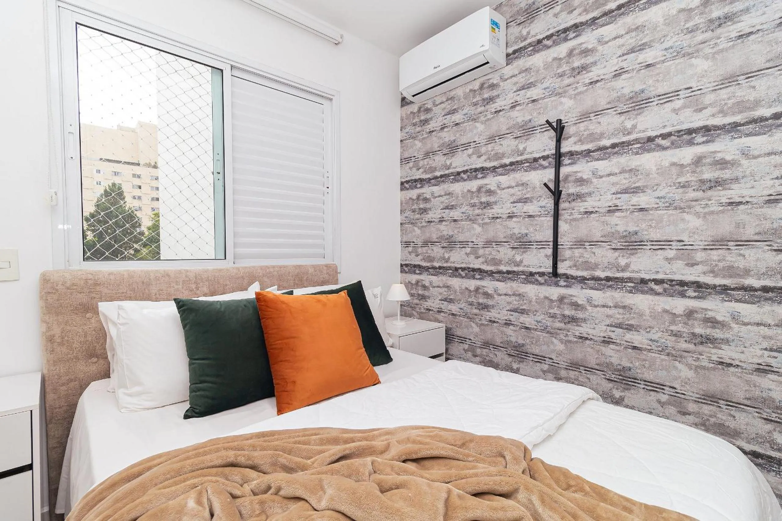 Bed in Vossa Bossa Pinheiros Style