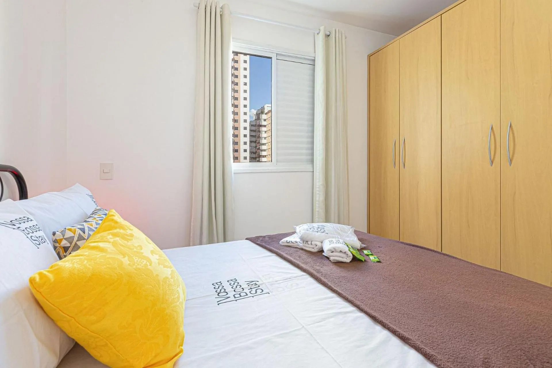 Bed in Vossa Bossa Pinheiros Style