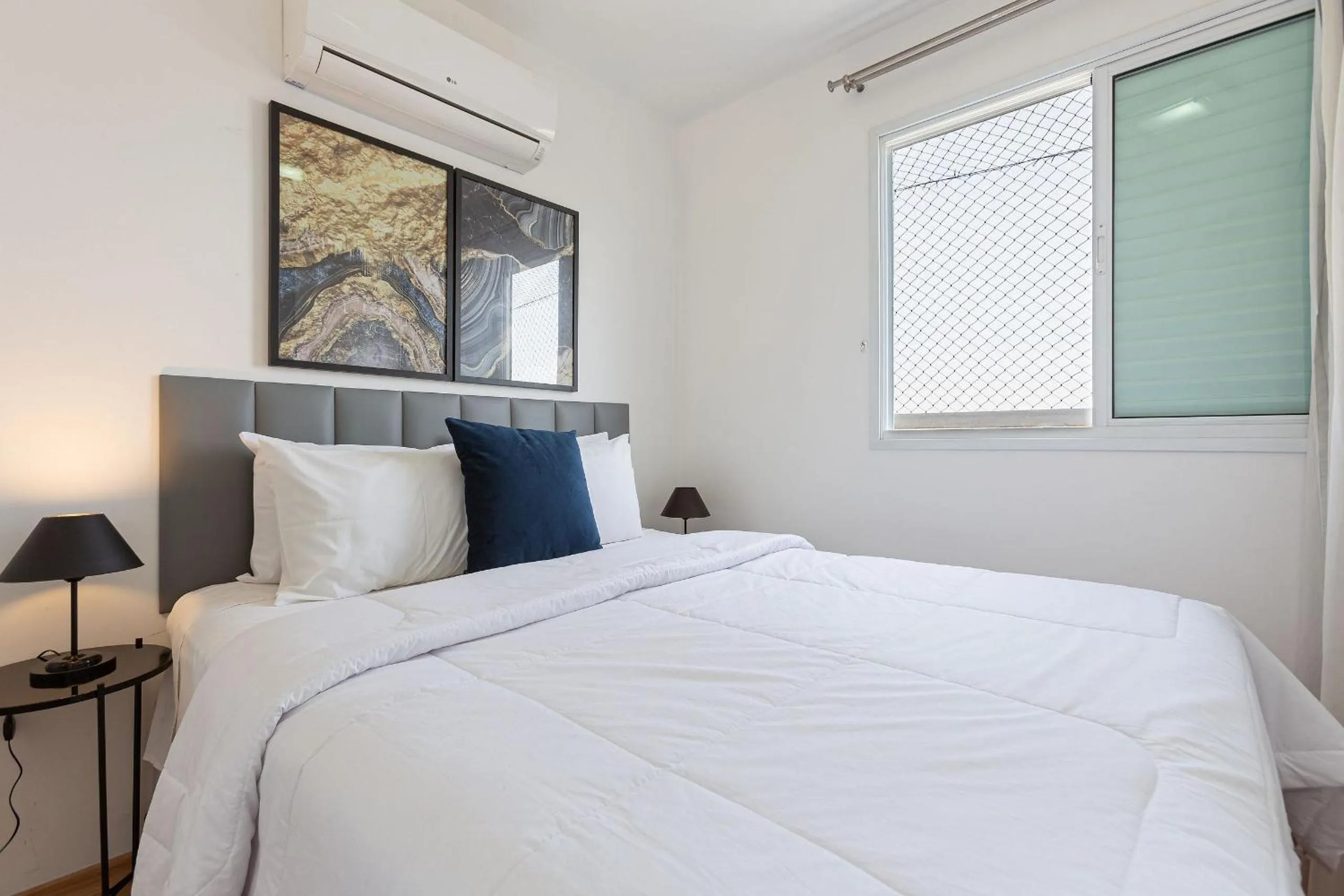 Bed in Vossa Bossa Pinheiros Style