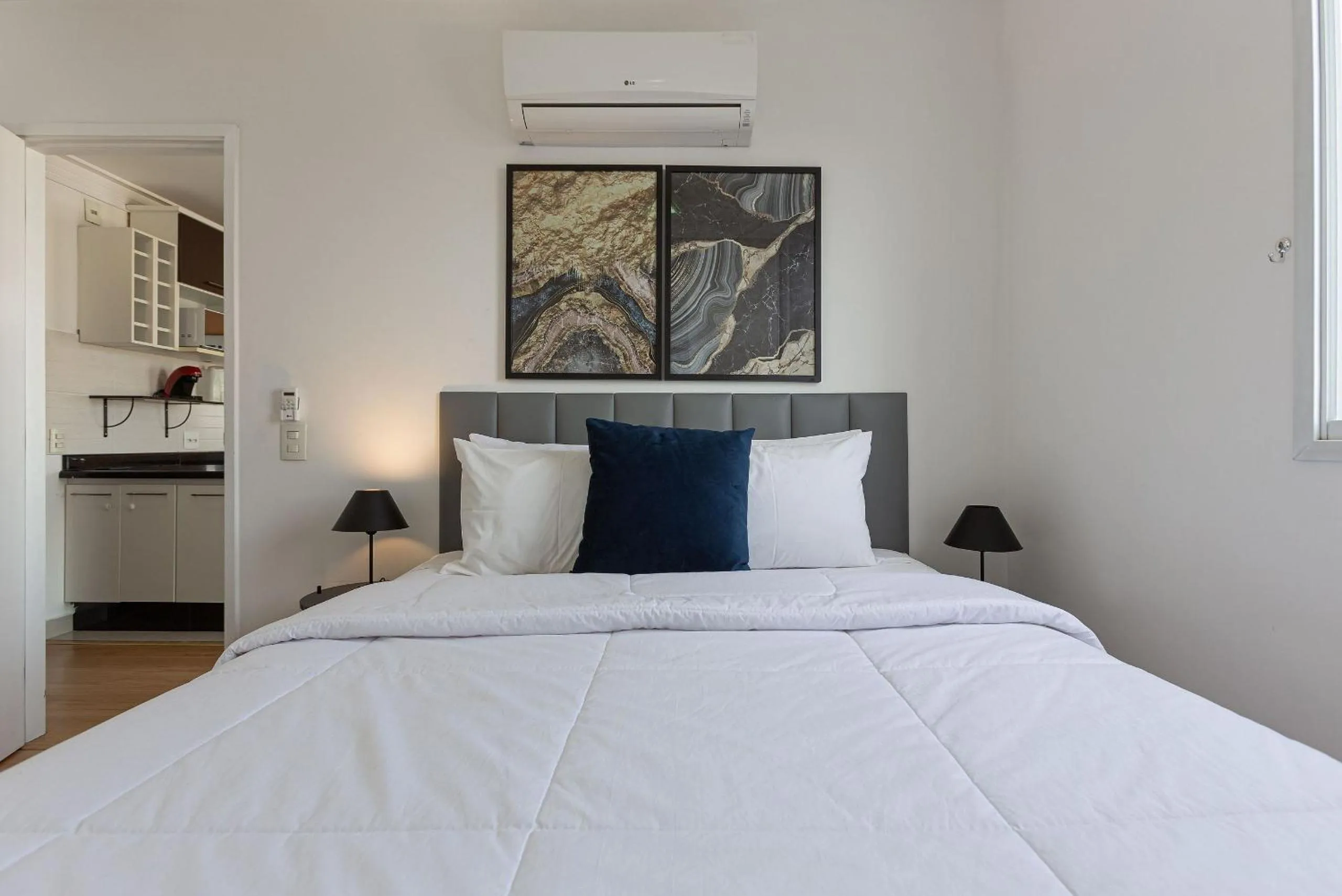 Bed in Vossa Bossa Pinheiros Style